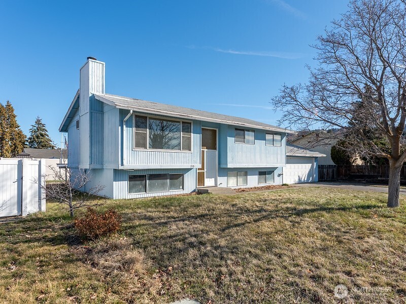 213 Broadmoor Street Property Photo