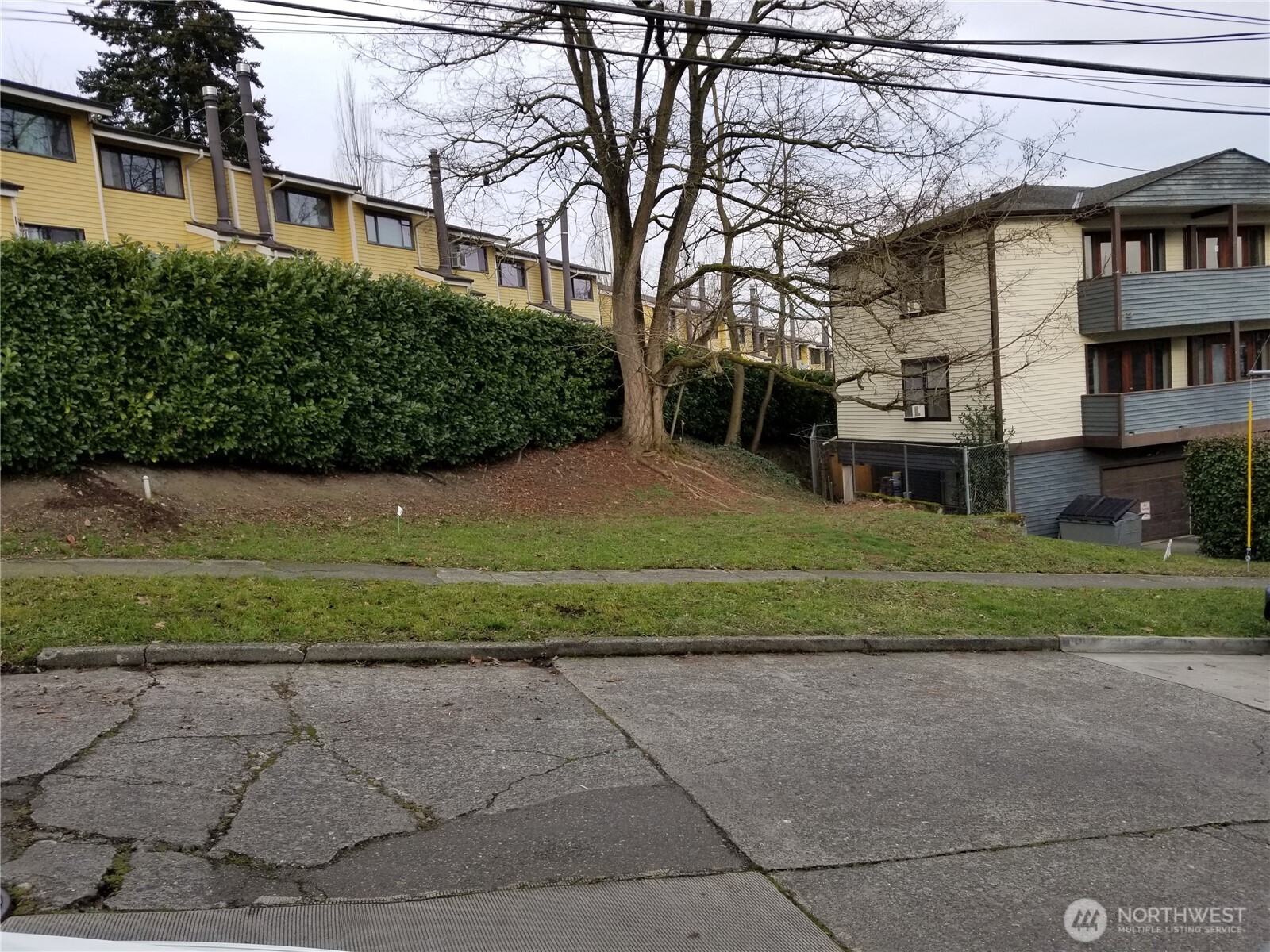 2602 E Thomas Street Property Photo 2