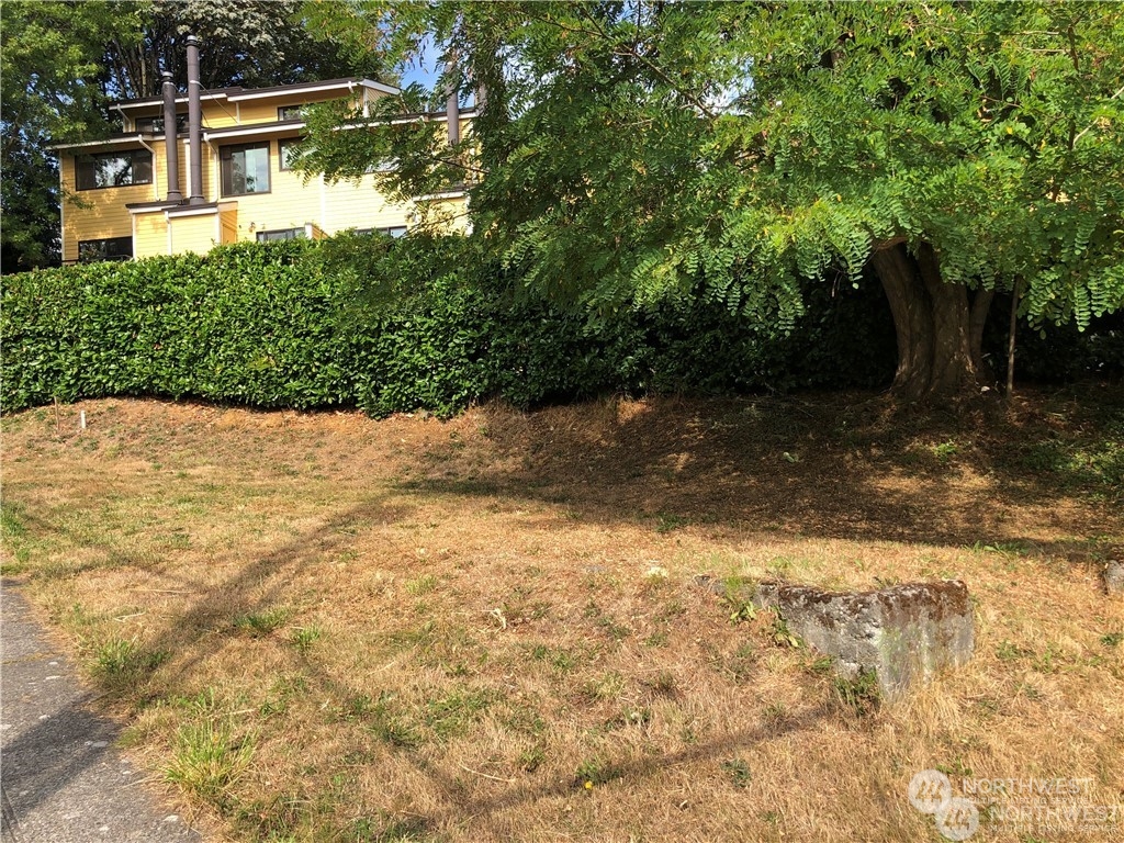 2602 E Thomas Street Property Photo 3