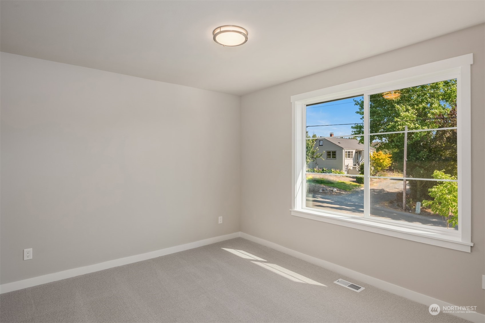 7627 10th Street Property Photo 6