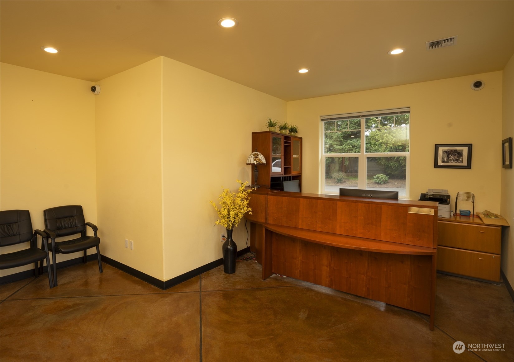 660 N Seventh Avenue Property Photo 4