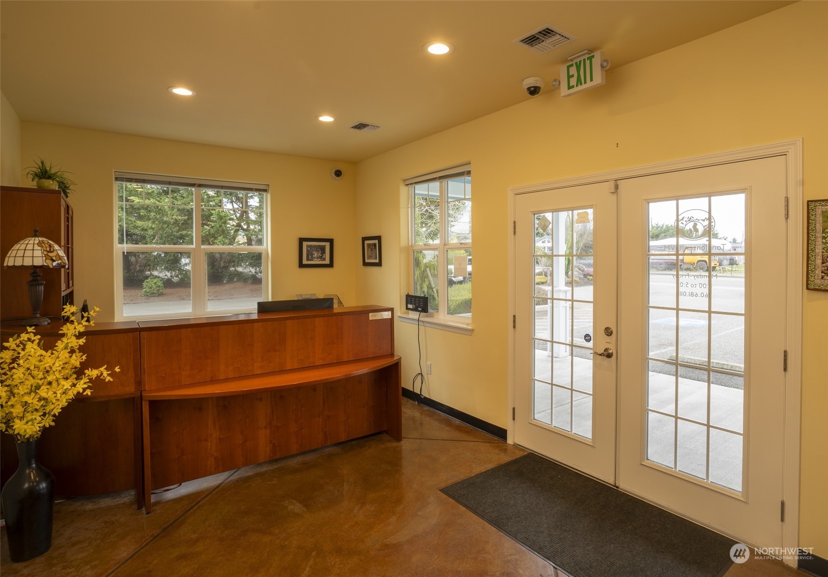 660 N Seventh Avenue Property Photo 5