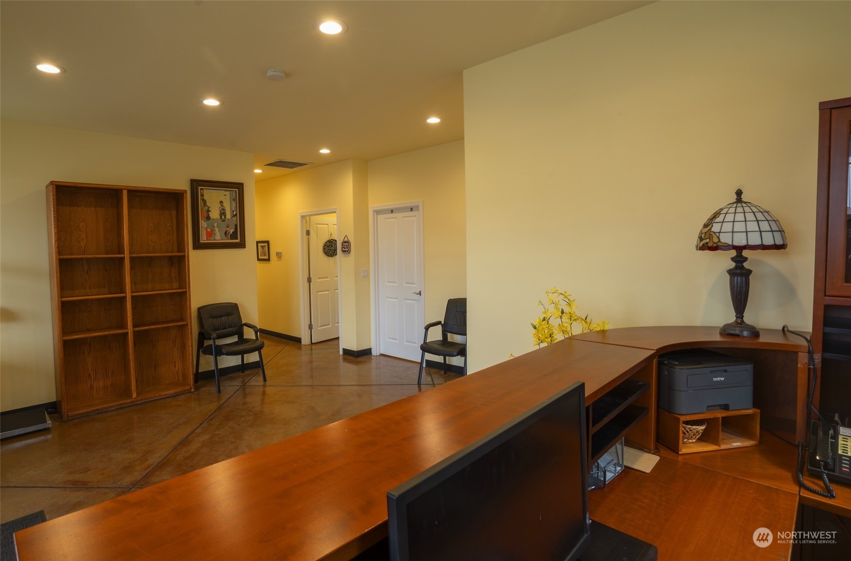 660 N Seventh Avenue Property Photo 6