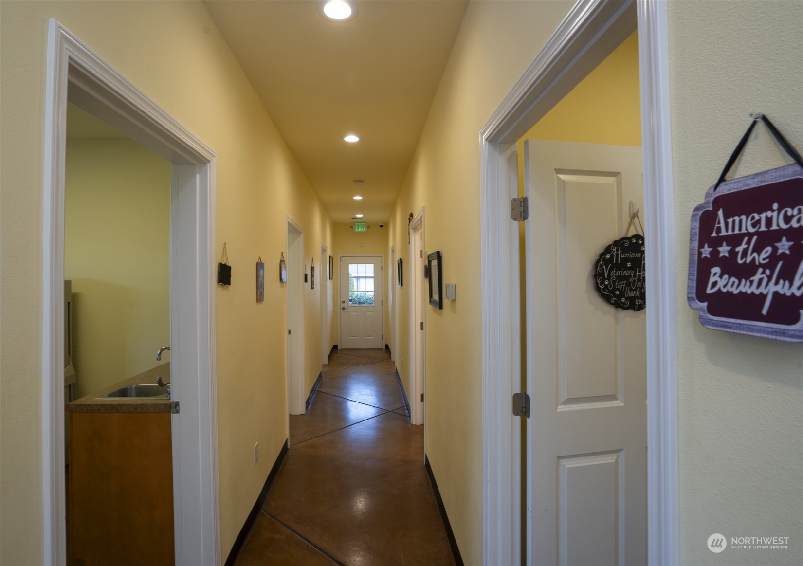 660 N Seventh Avenue Property Photo 7
