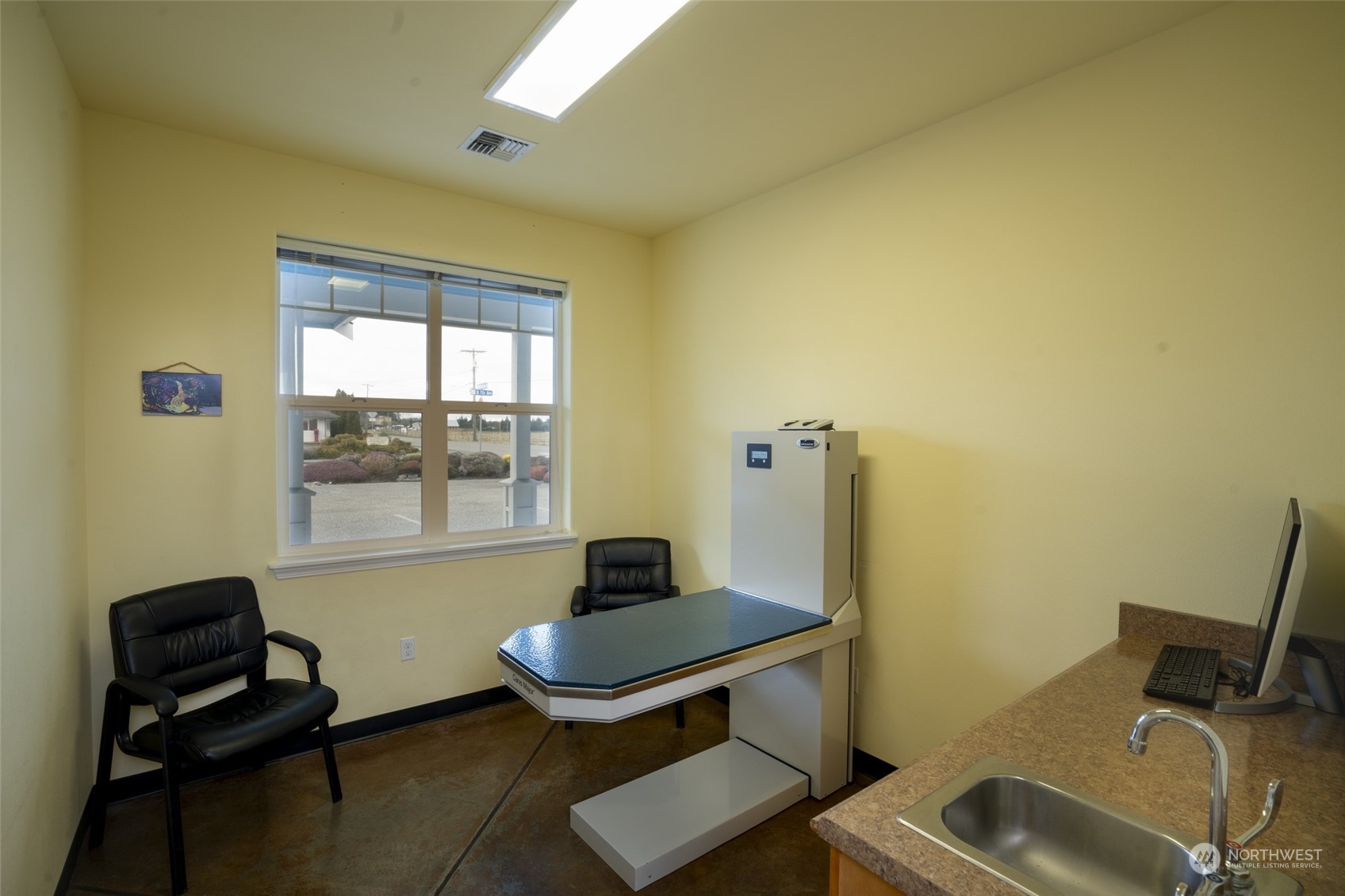 660 N Seventh Avenue Property Photo 8