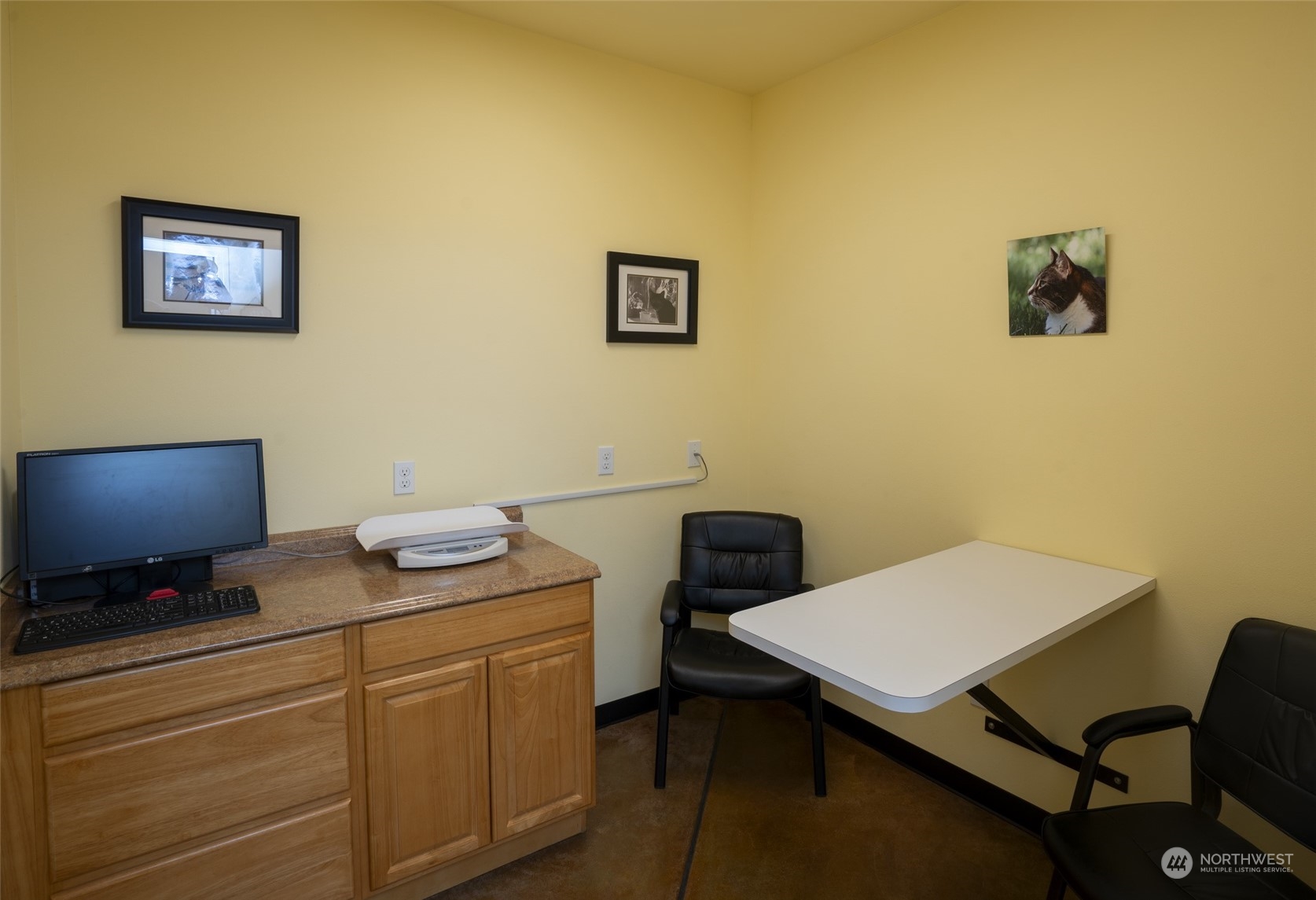 660 N Seventh Avenue Property Photo 9