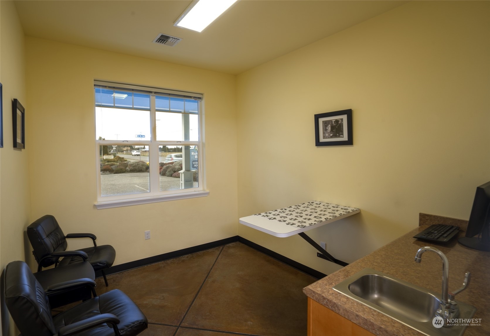 660 N Seventh Avenue Property Photo 10
