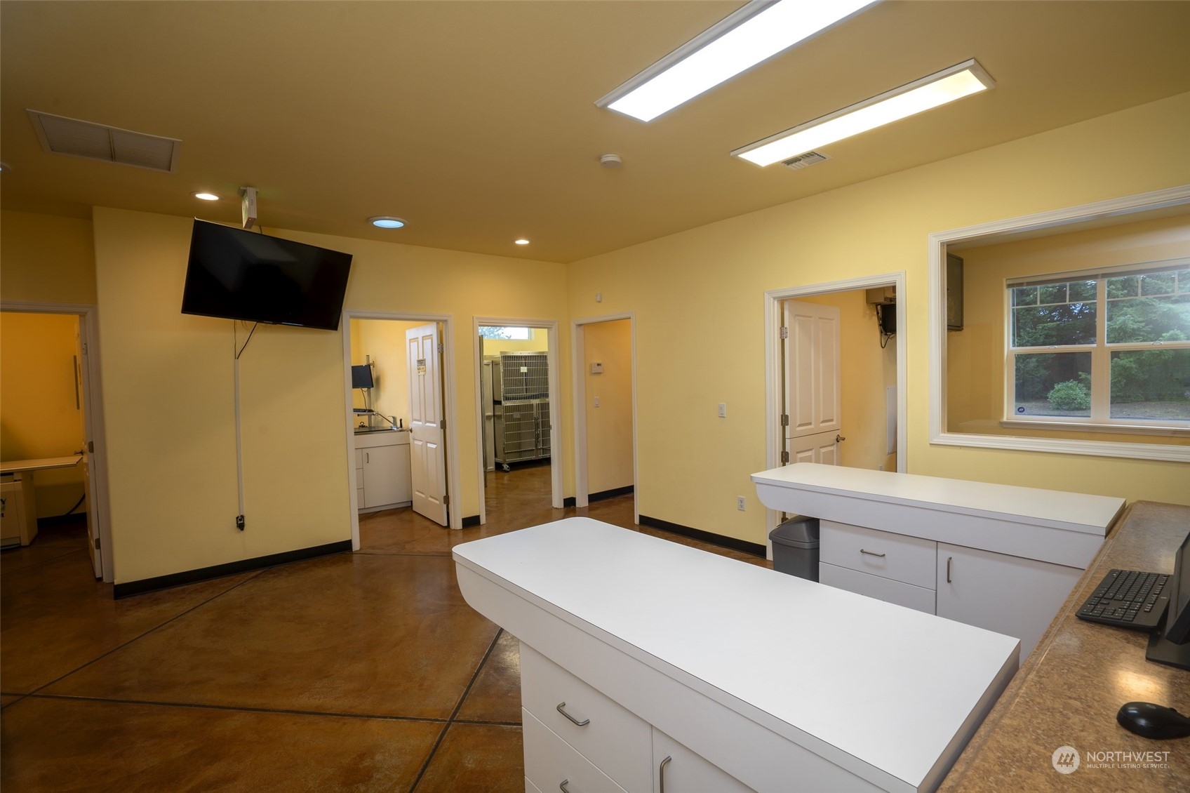 660 N Seventh Avenue Property Photo 12