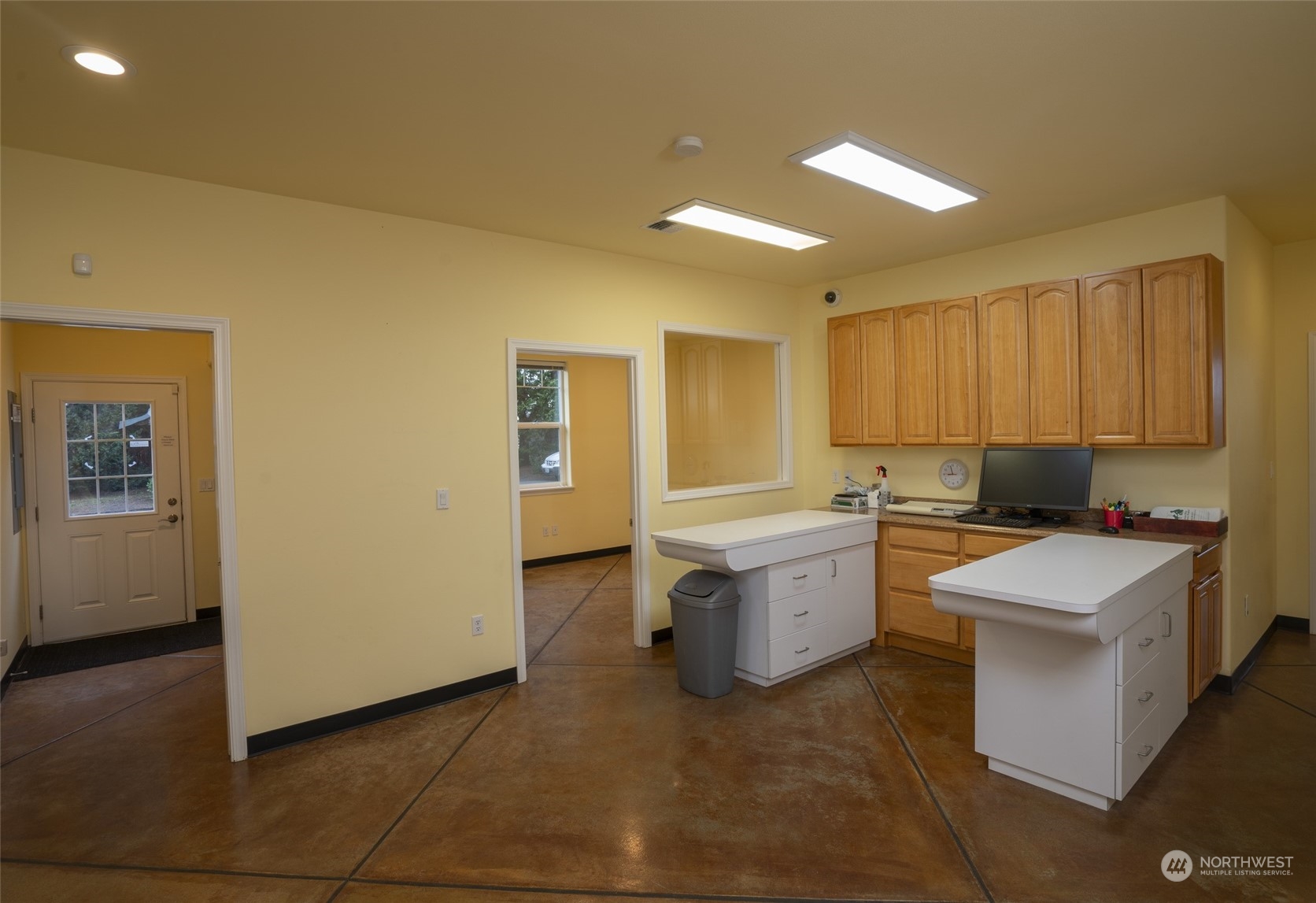 660 N Seventh Avenue Property Photo 14