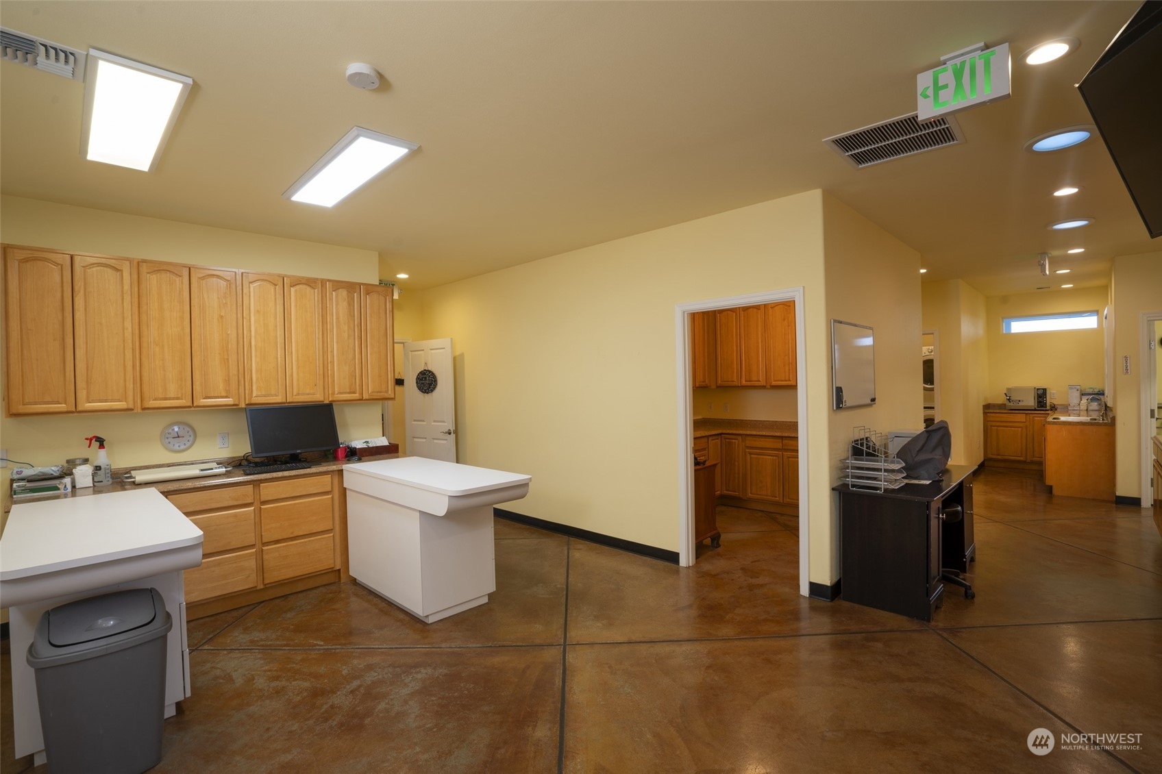 660 N Seventh Avenue Property Photo 18