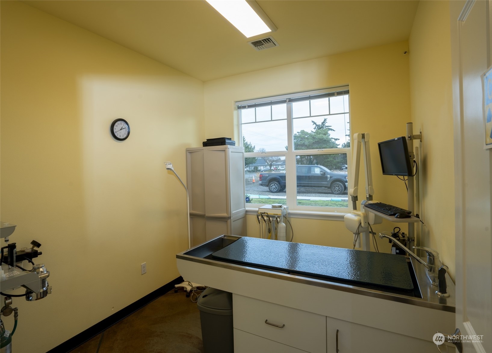 660 N Seventh Avenue Property Photo 19