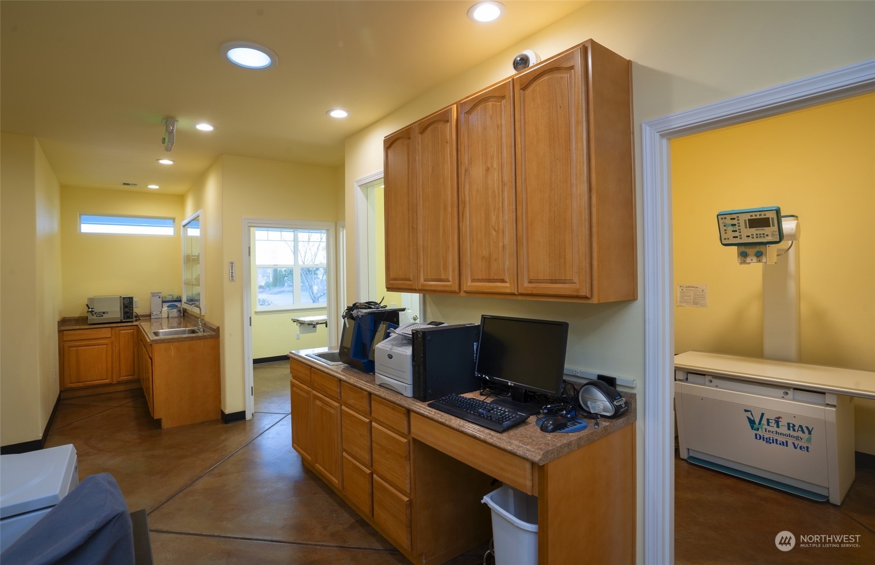 660 N Seventh Avenue Property Photo 20