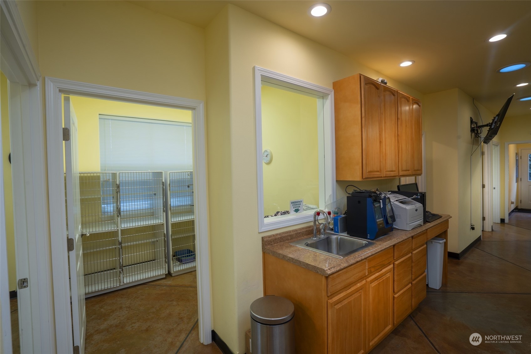 660 N Seventh Avenue Property Photo 22