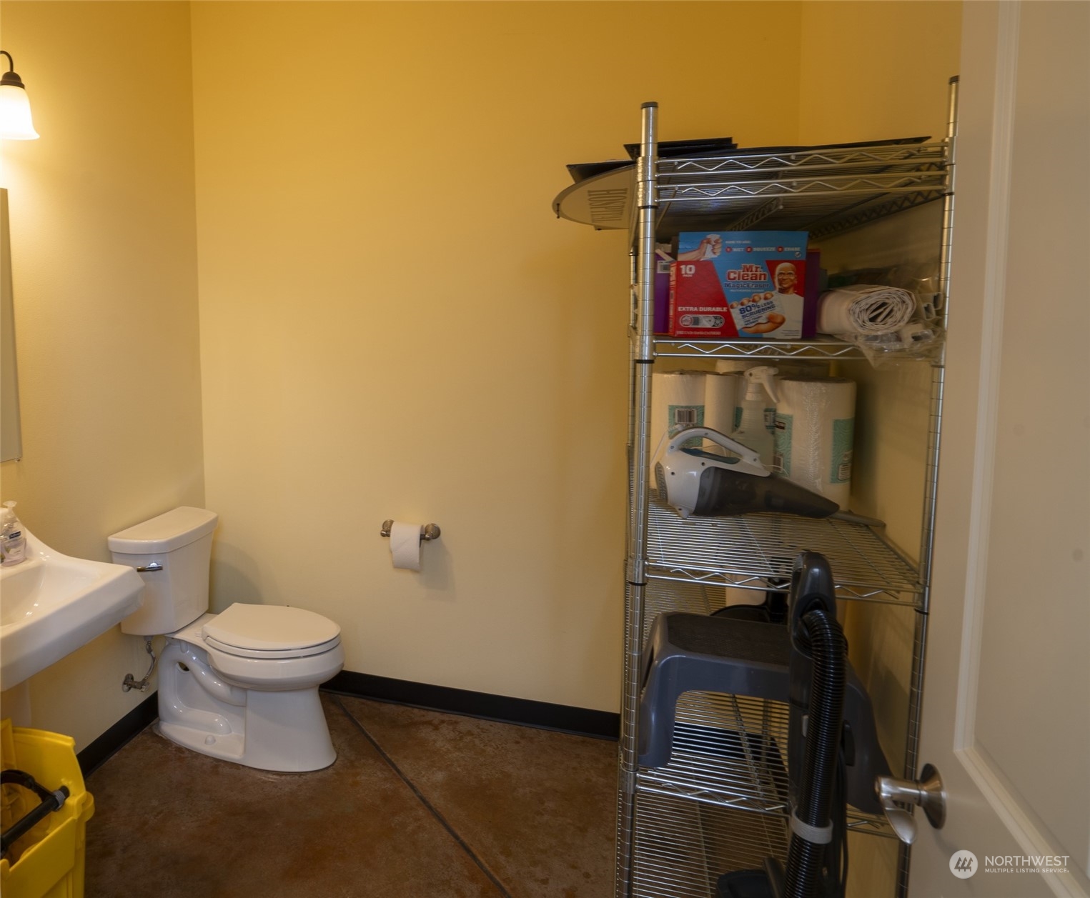 660 N Seventh Avenue Property Photo 25