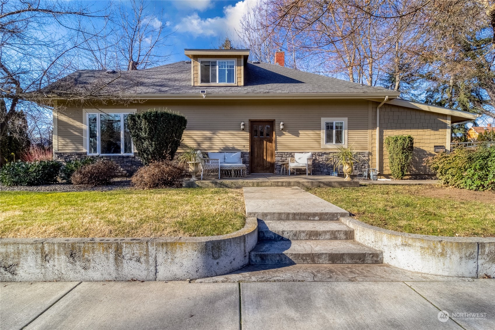 62 S Madison Street Property Photo