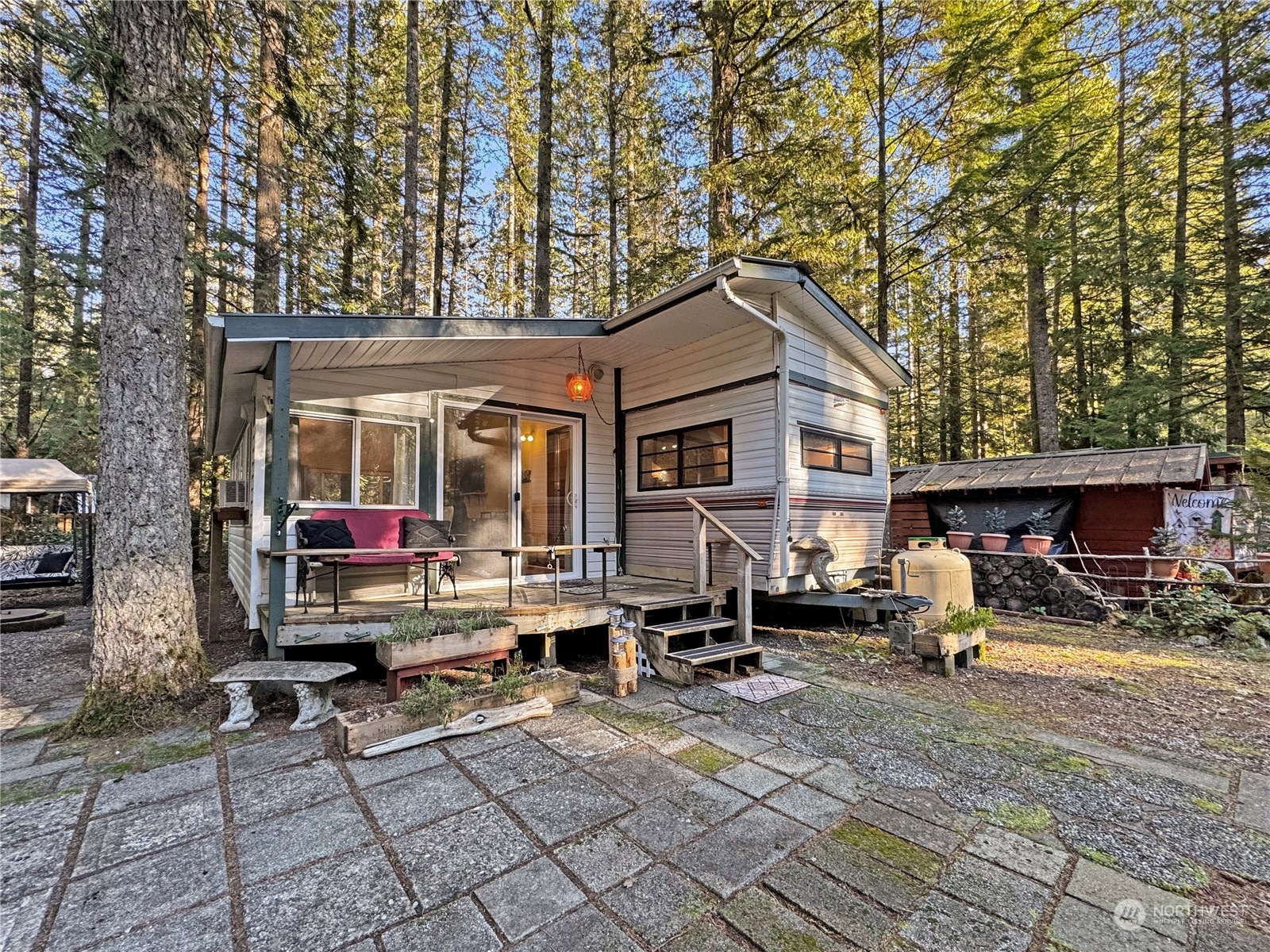 70 6 Riverside Drive Property Photo 1