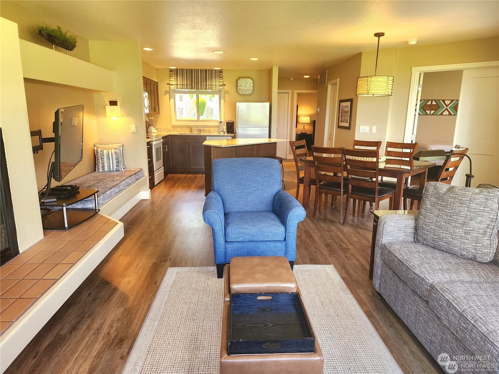 1 Beach 546-o Property Photo 4