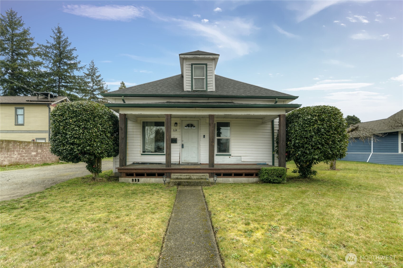614 Yew Street Property Photo