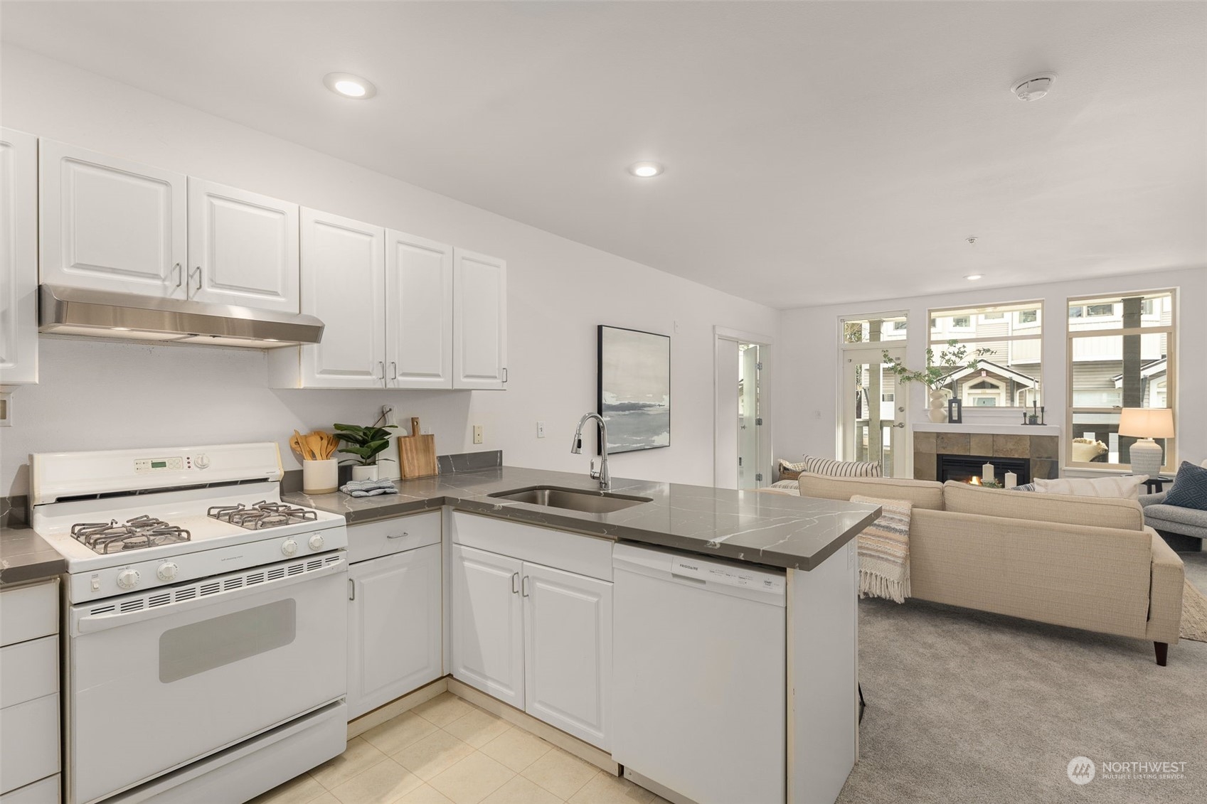 11550 Stone Avenue 305 Property Photo 8