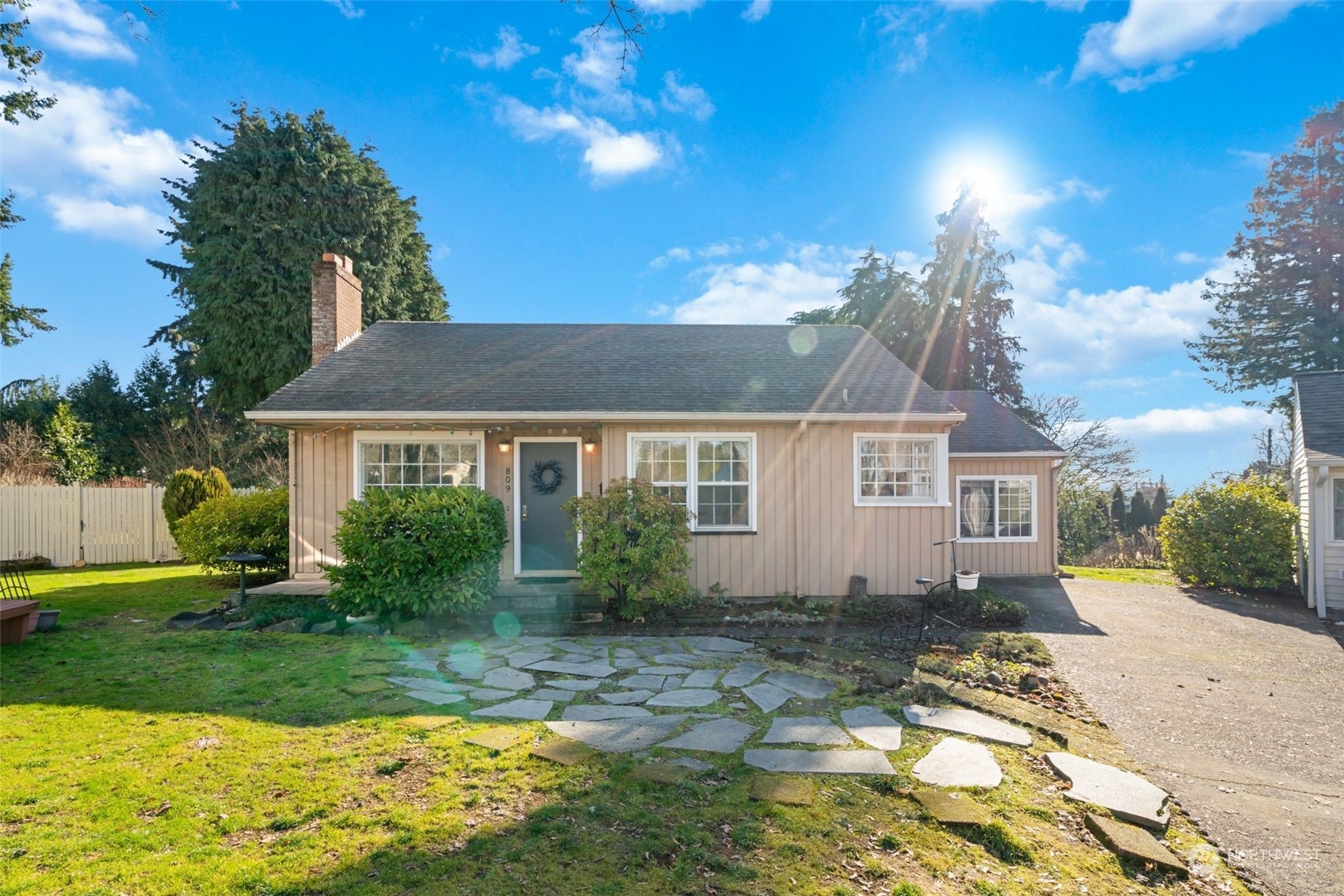 809 Nw Pine Street Property Photo