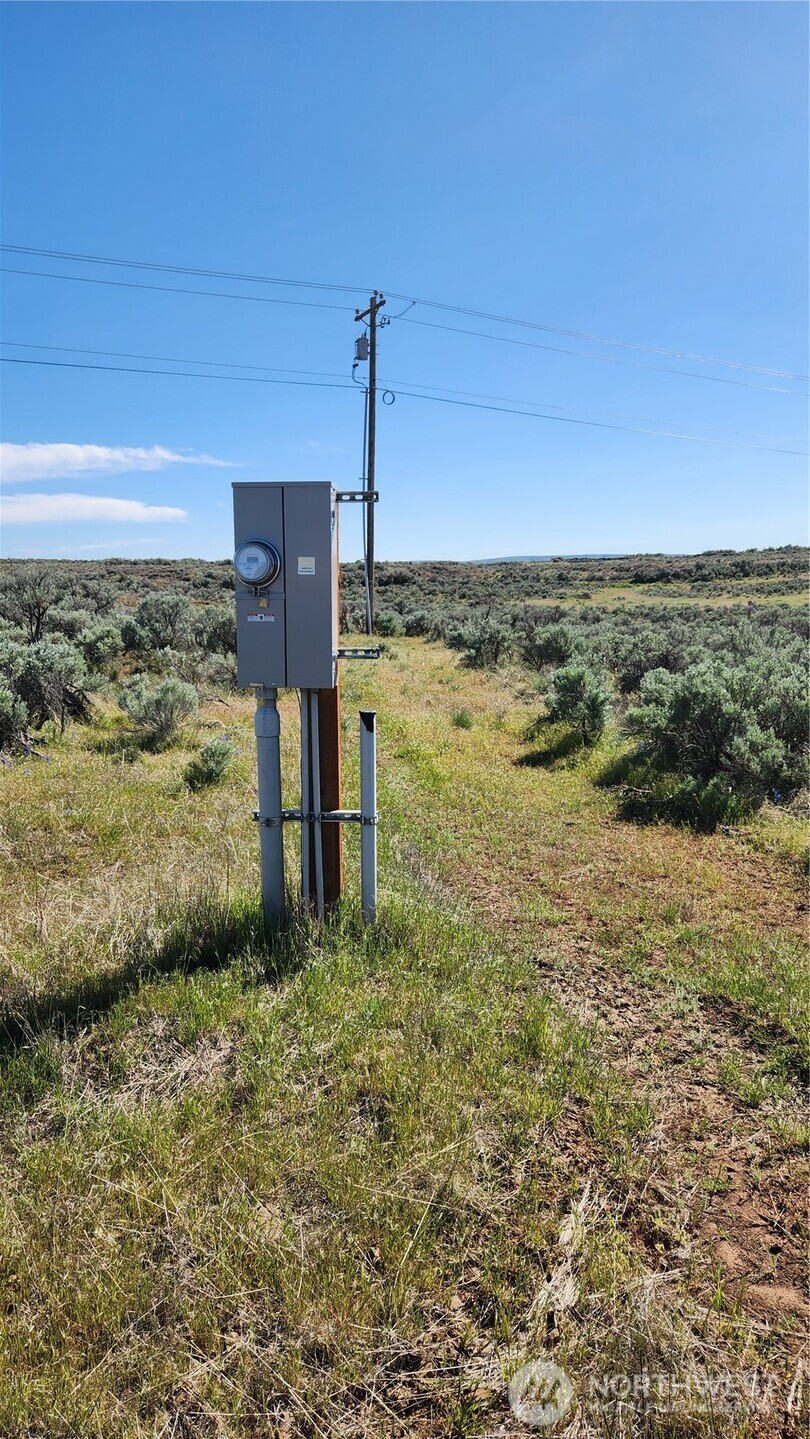 565 Snaffle (lots 10, 6 & 7) Court Property Photo 8