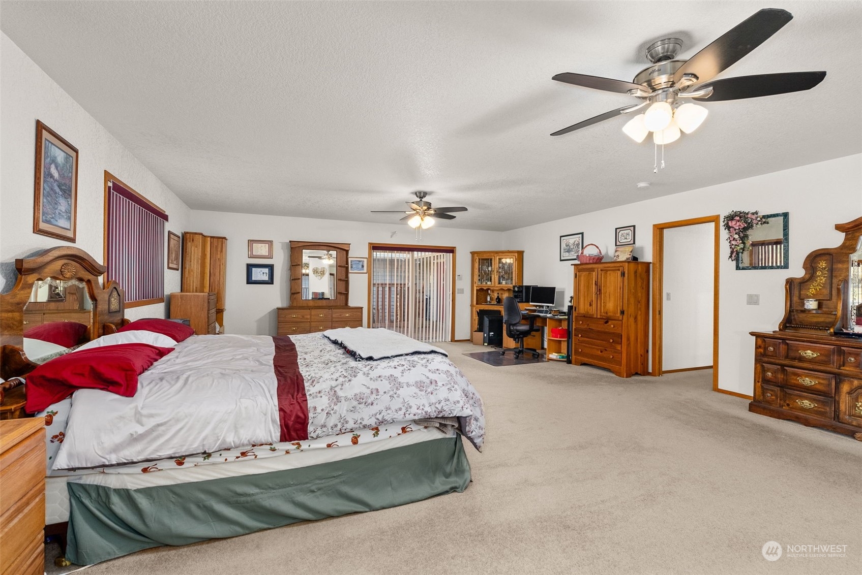 209 Stearns Road Property Photo 14