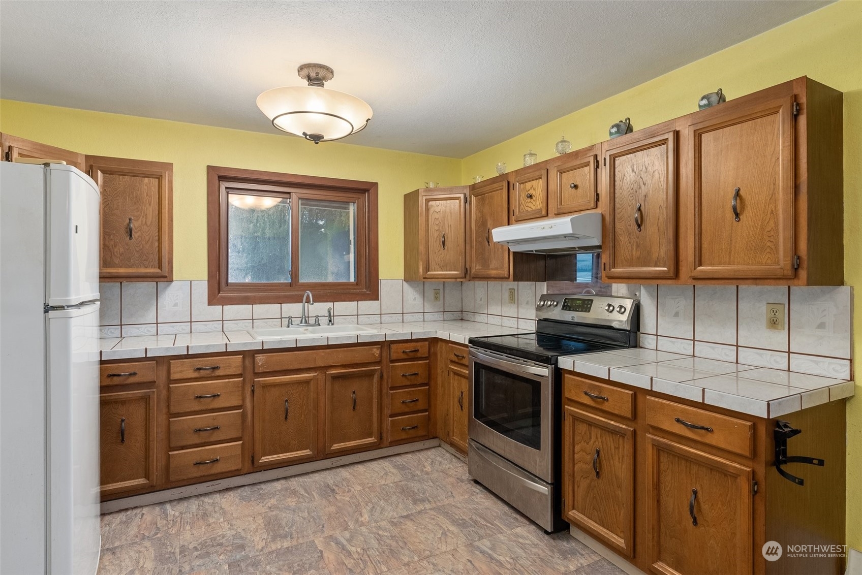 1220 Tower Avenue Property Photo 10