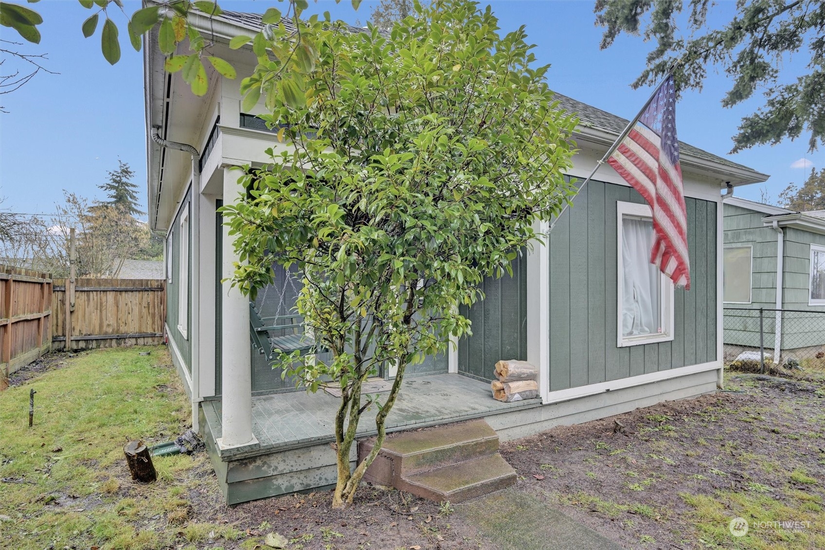 1122 S Fife Street Property Photo 2