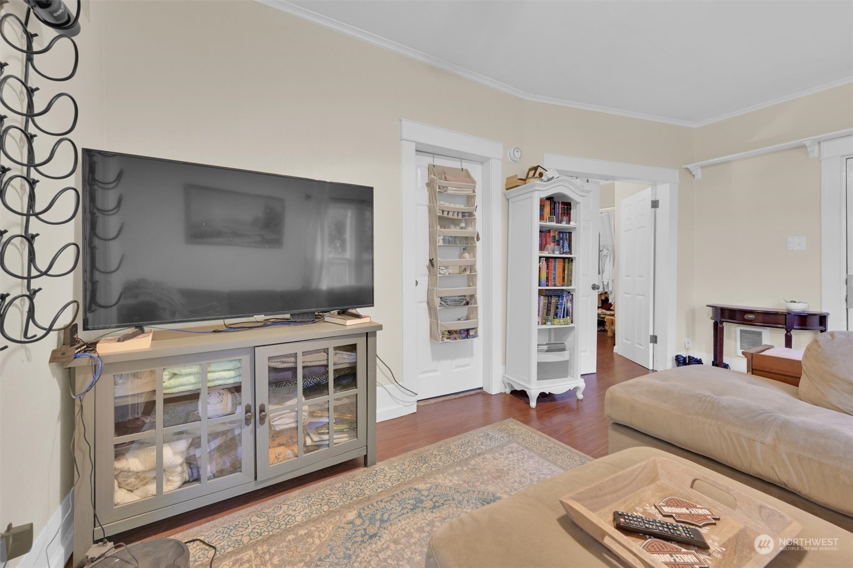 1122 S Fife Street Property Photo 5