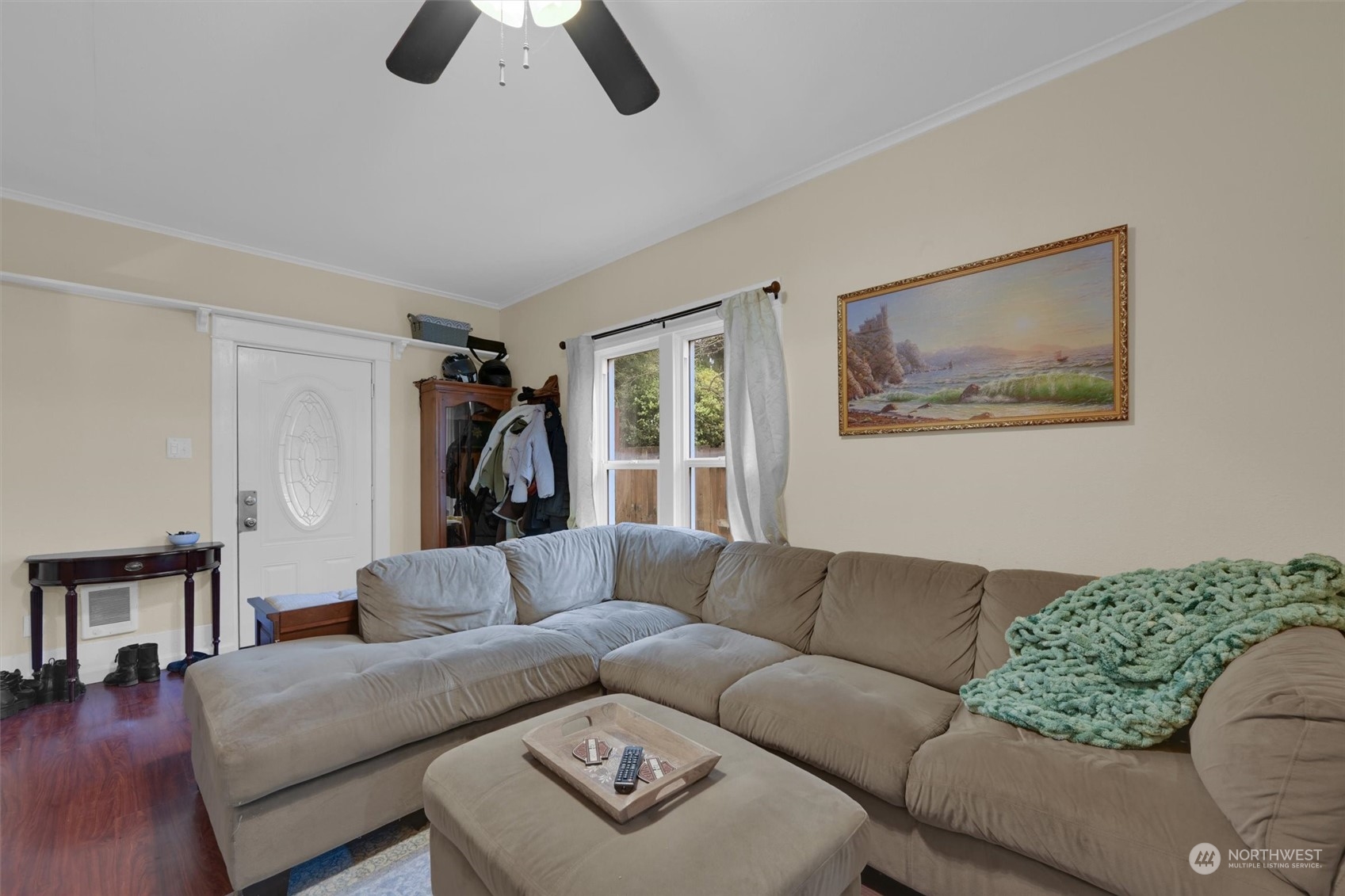 1122 S Fife Street Property Photo 7