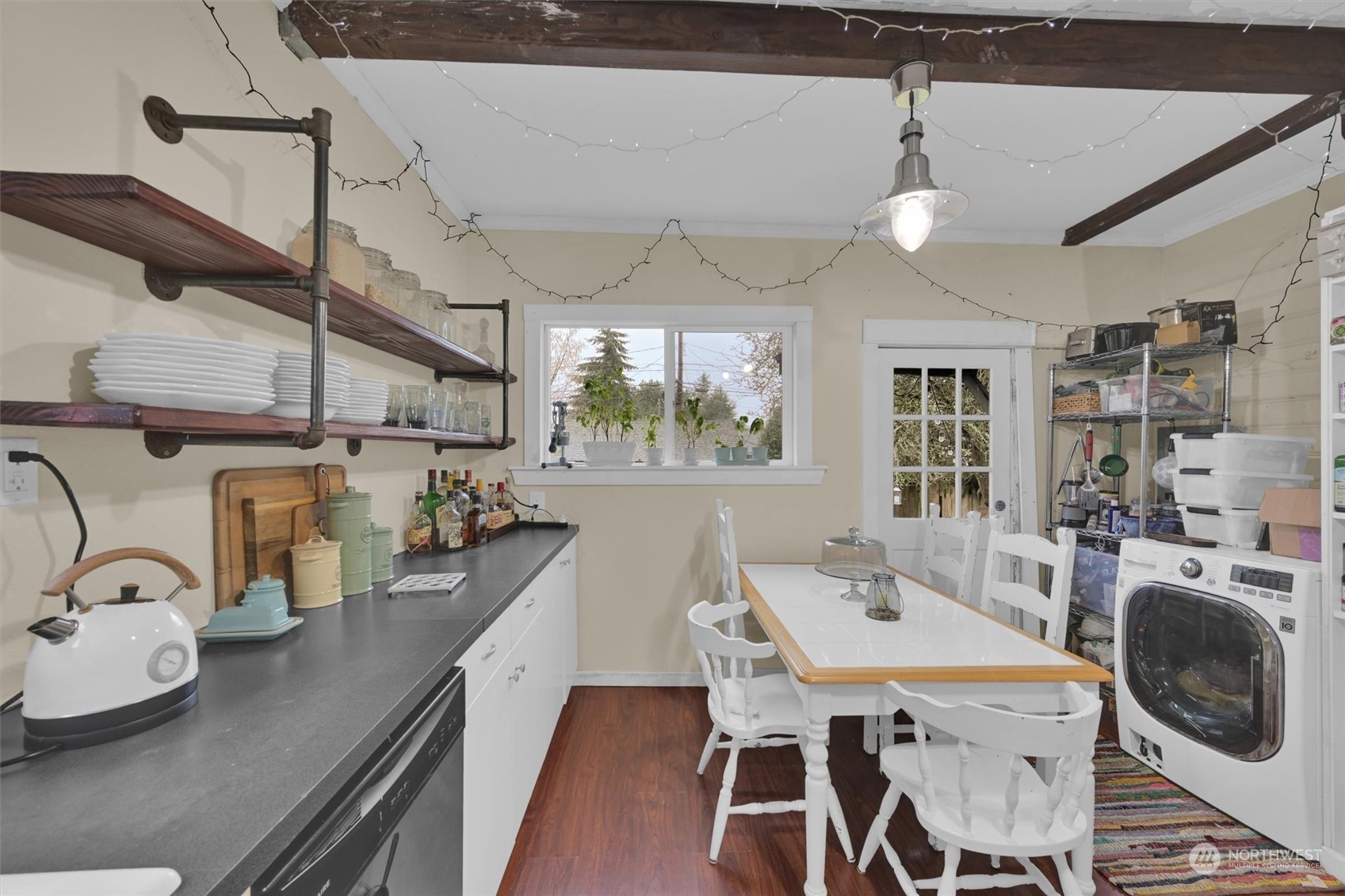 1122 S Fife Street Property Photo 10