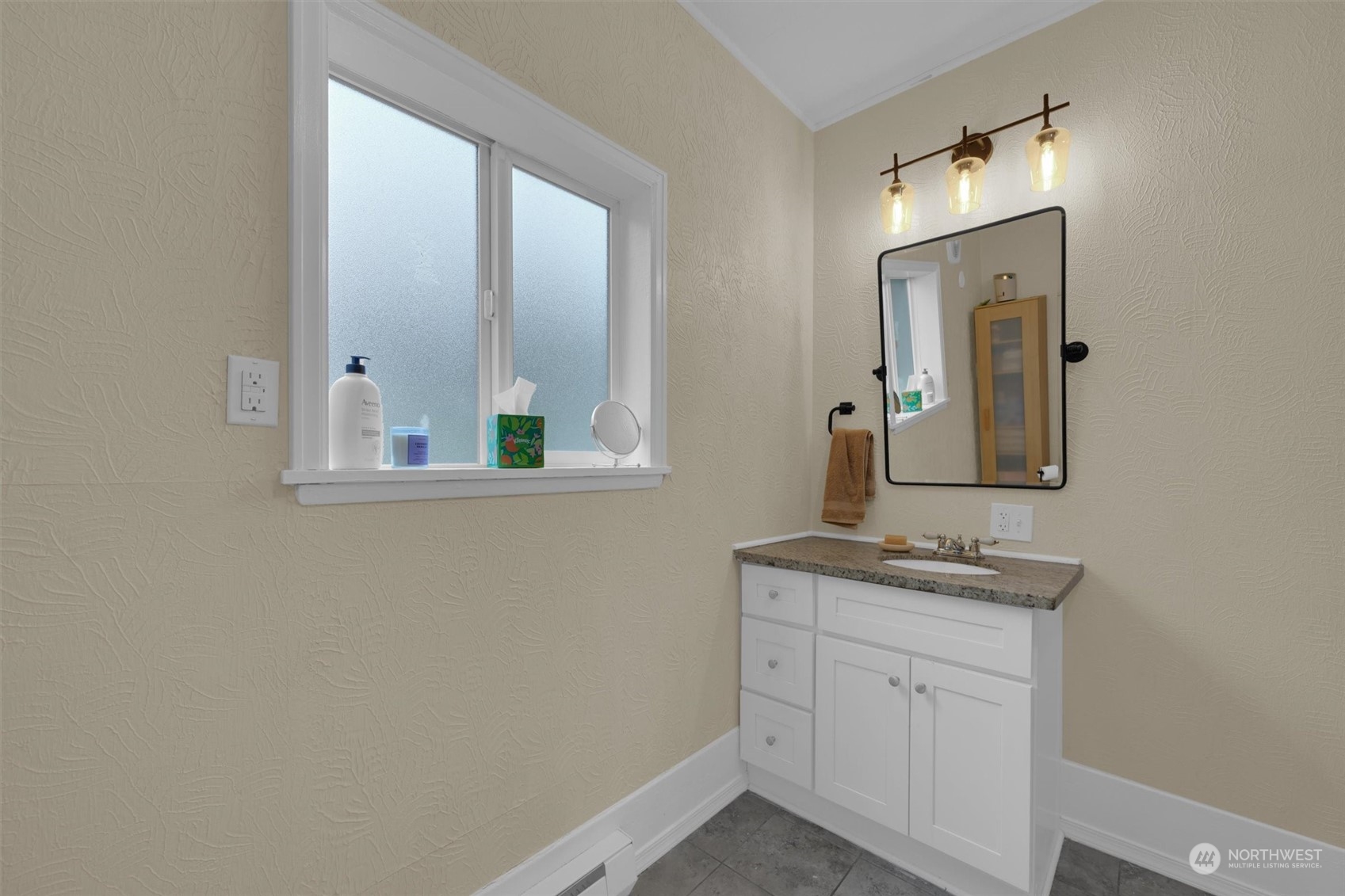 1122 S Fife Street Property Photo 17