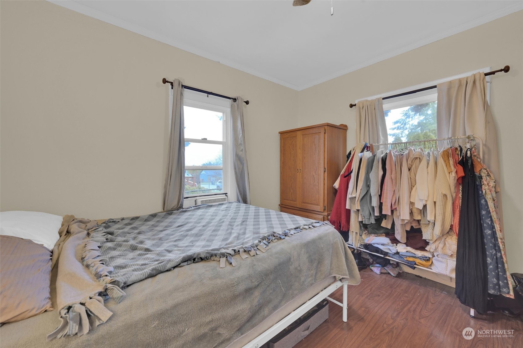 1122 S Fife Street Property Photo 20