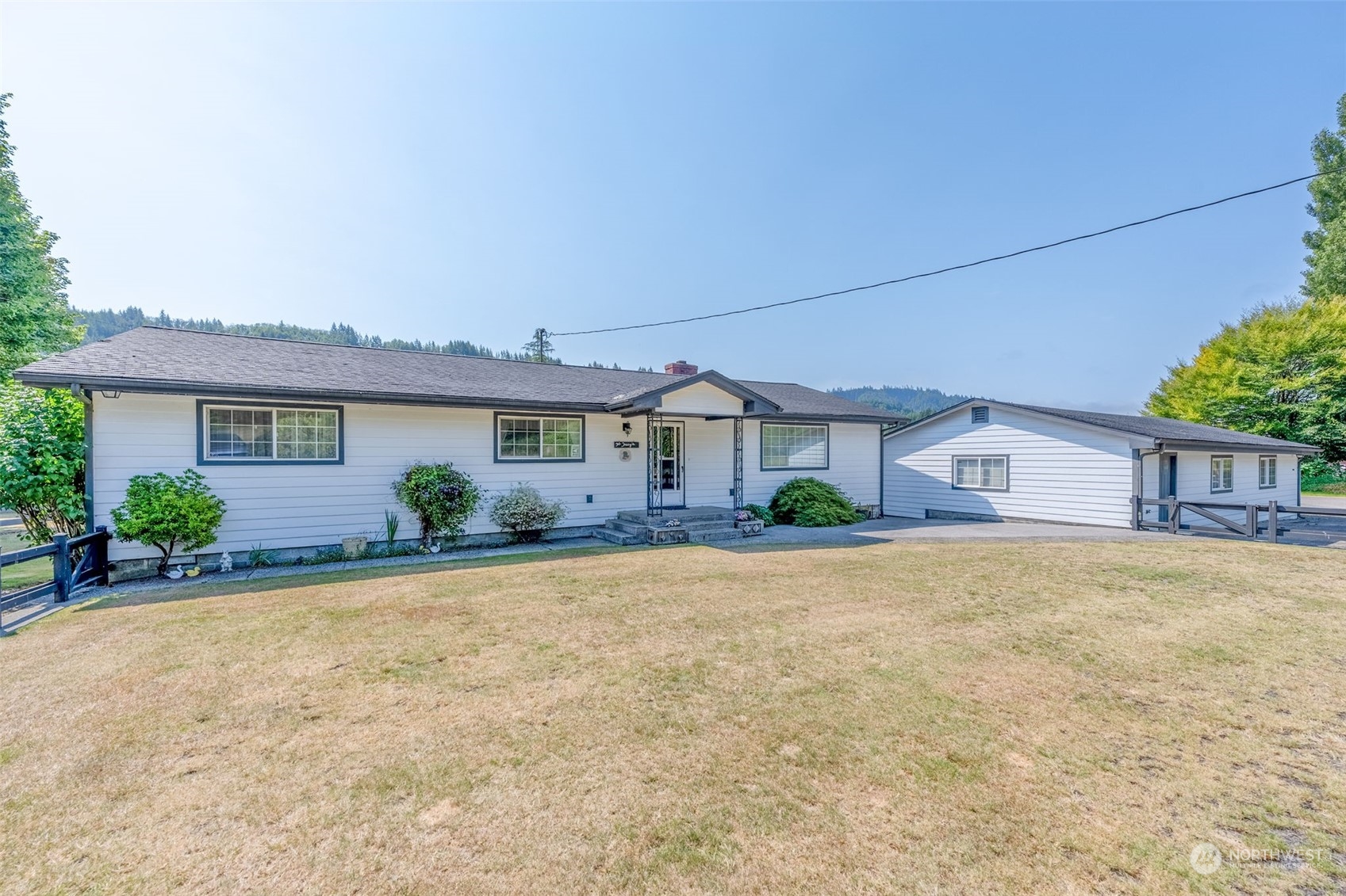 628 E Valley Road Property Photo 1