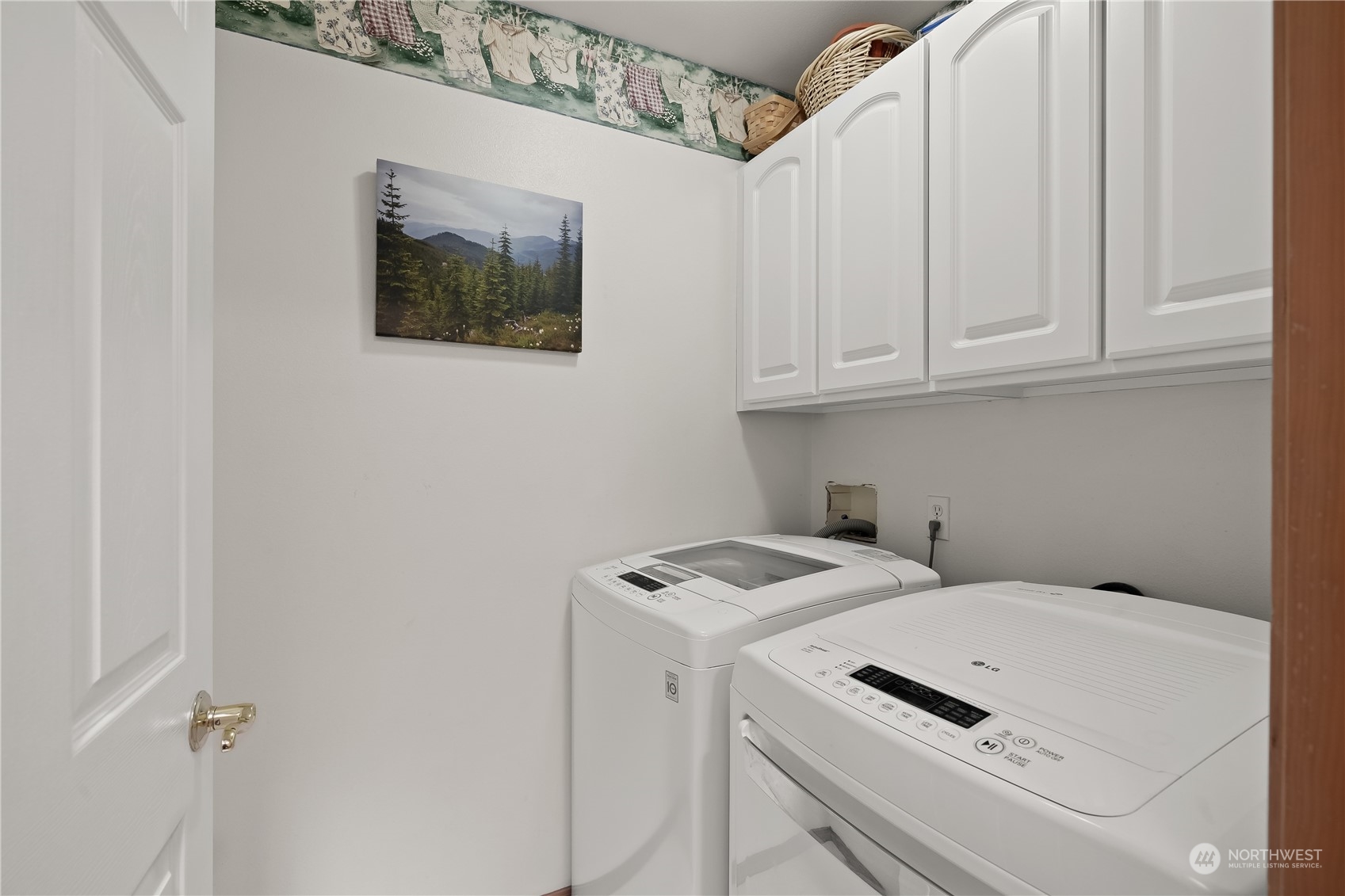 8019 Fairview Road Property Photo 22