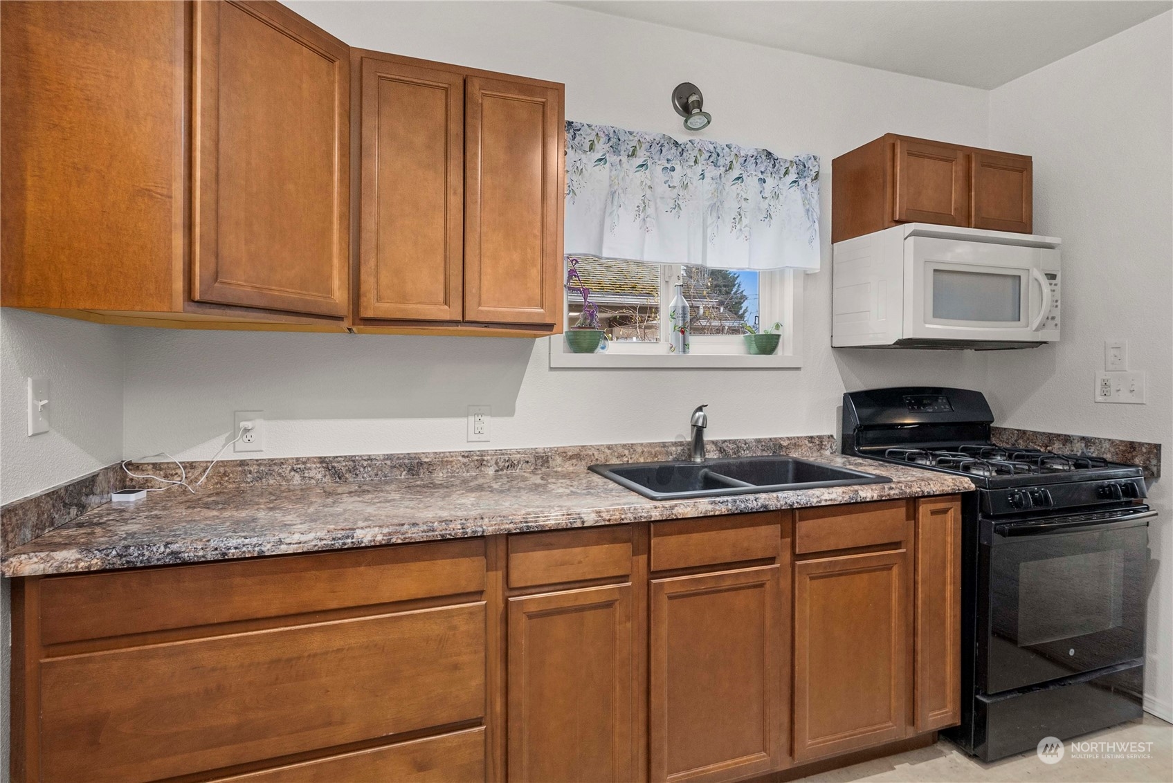 8307 Berkeley Street Property Photo 8