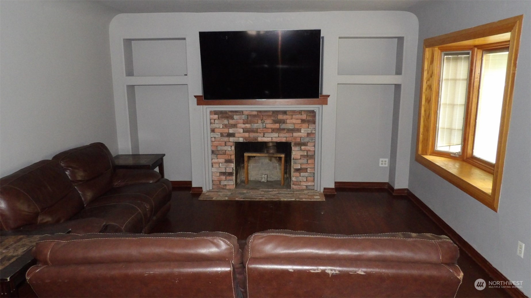 305 E 3rd Avenue Property Photo 2