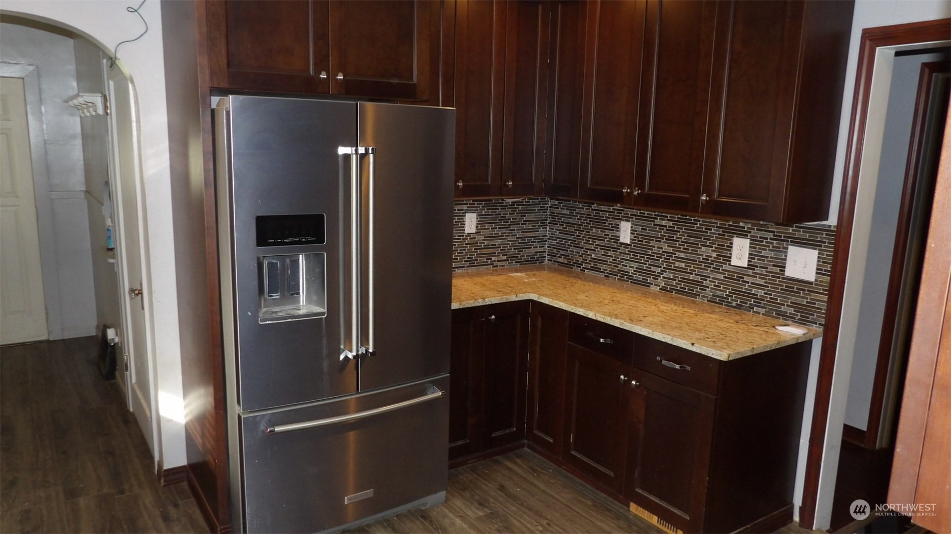 305 E 3rd Avenue Property Photo 4