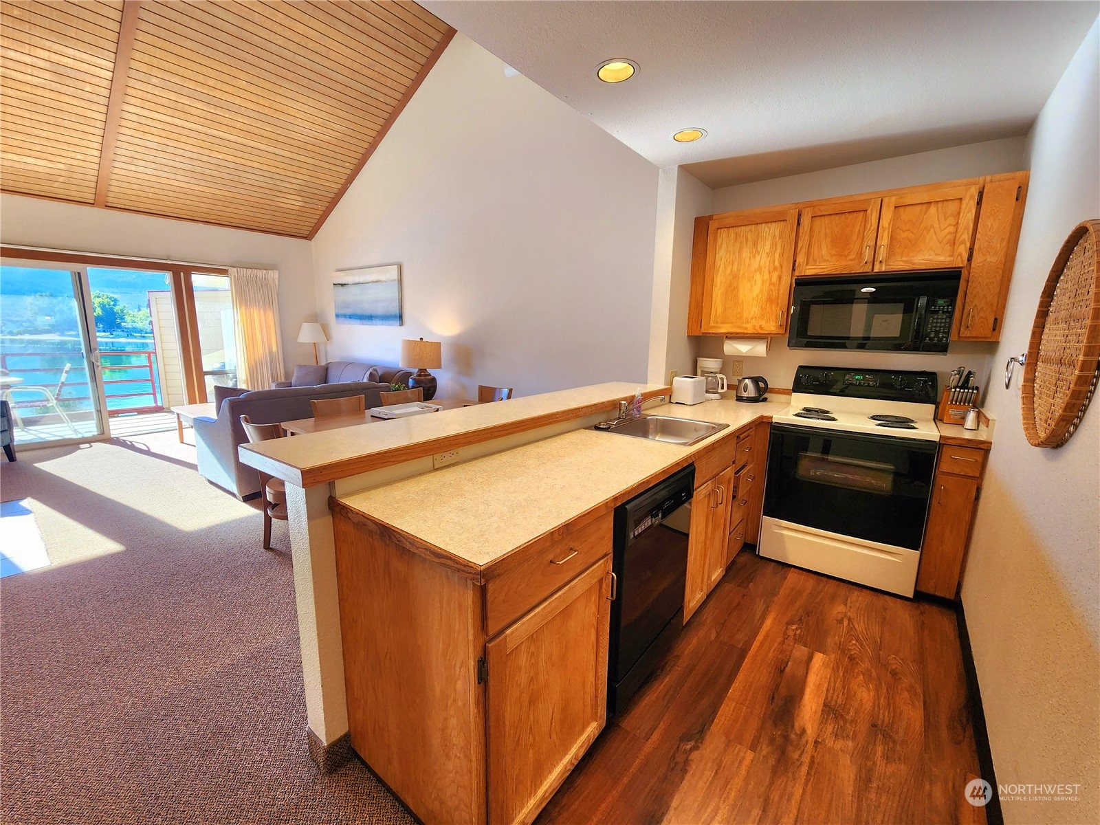 1 Nekquelekin 446-a Property Photo 6