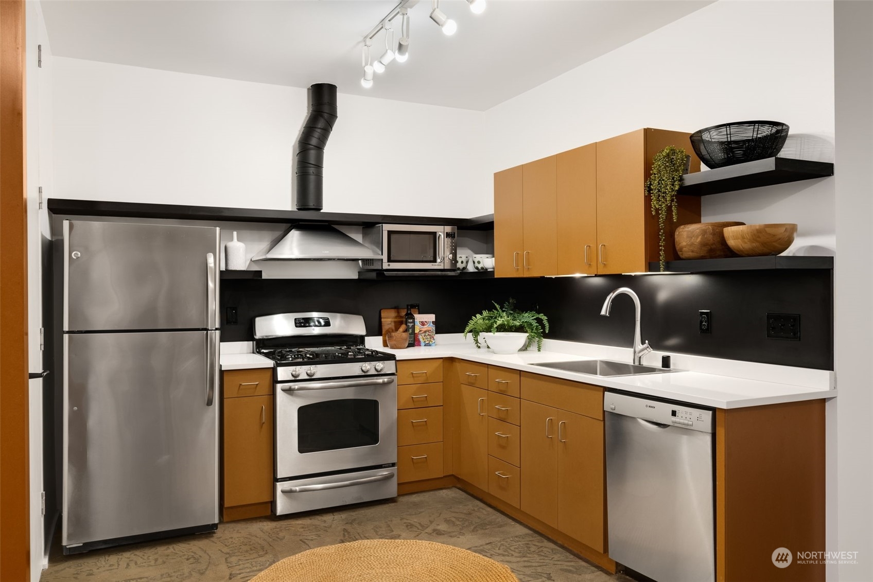 1111 E Pike Street 206 Property Photo 9