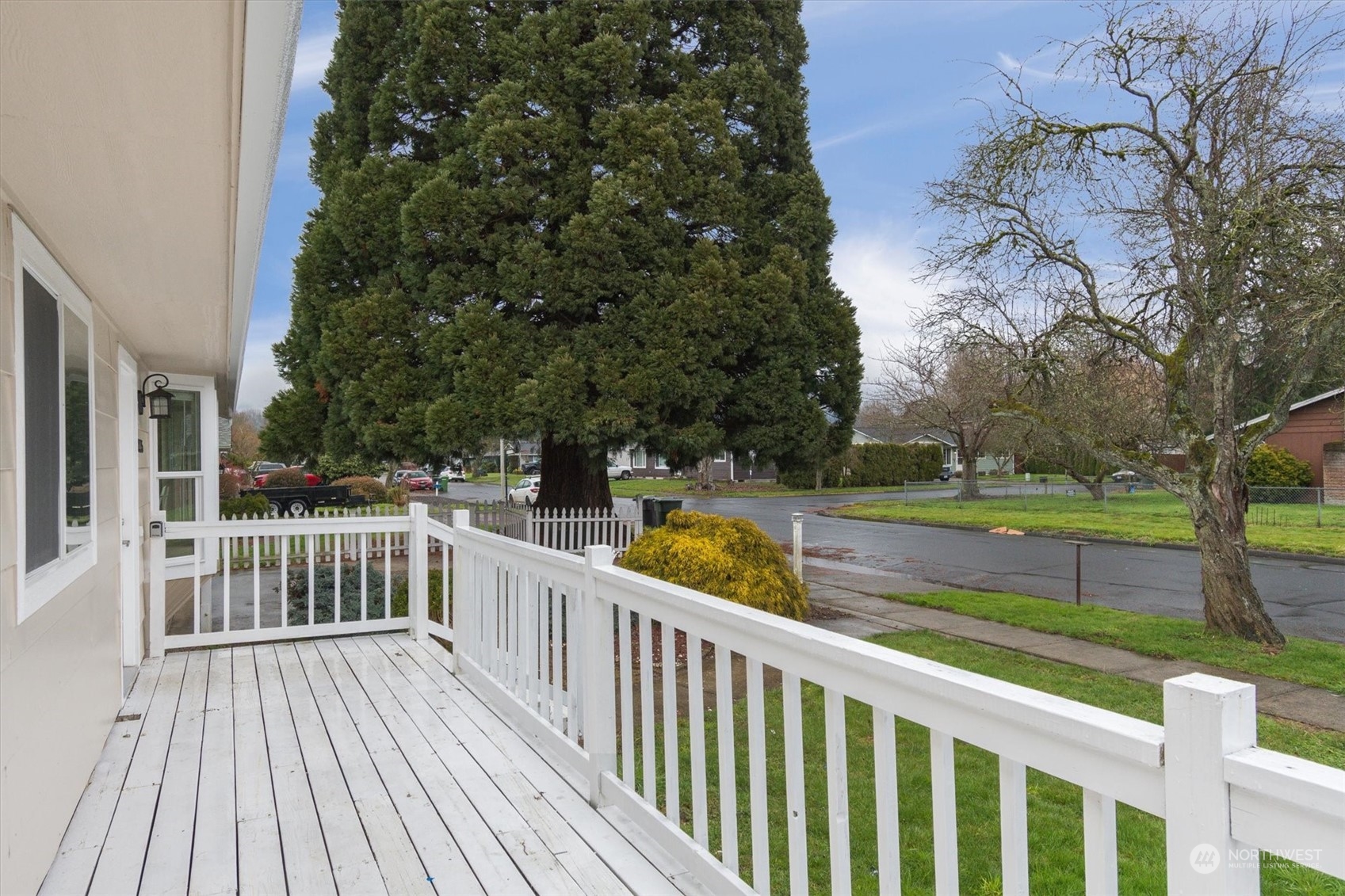 2225 48th Property Photo 4