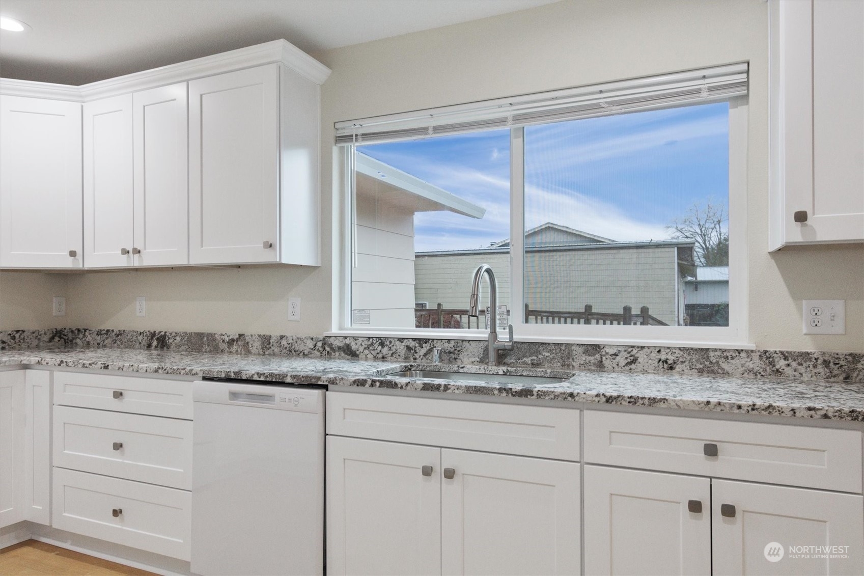 2225 48th Property Photo 11