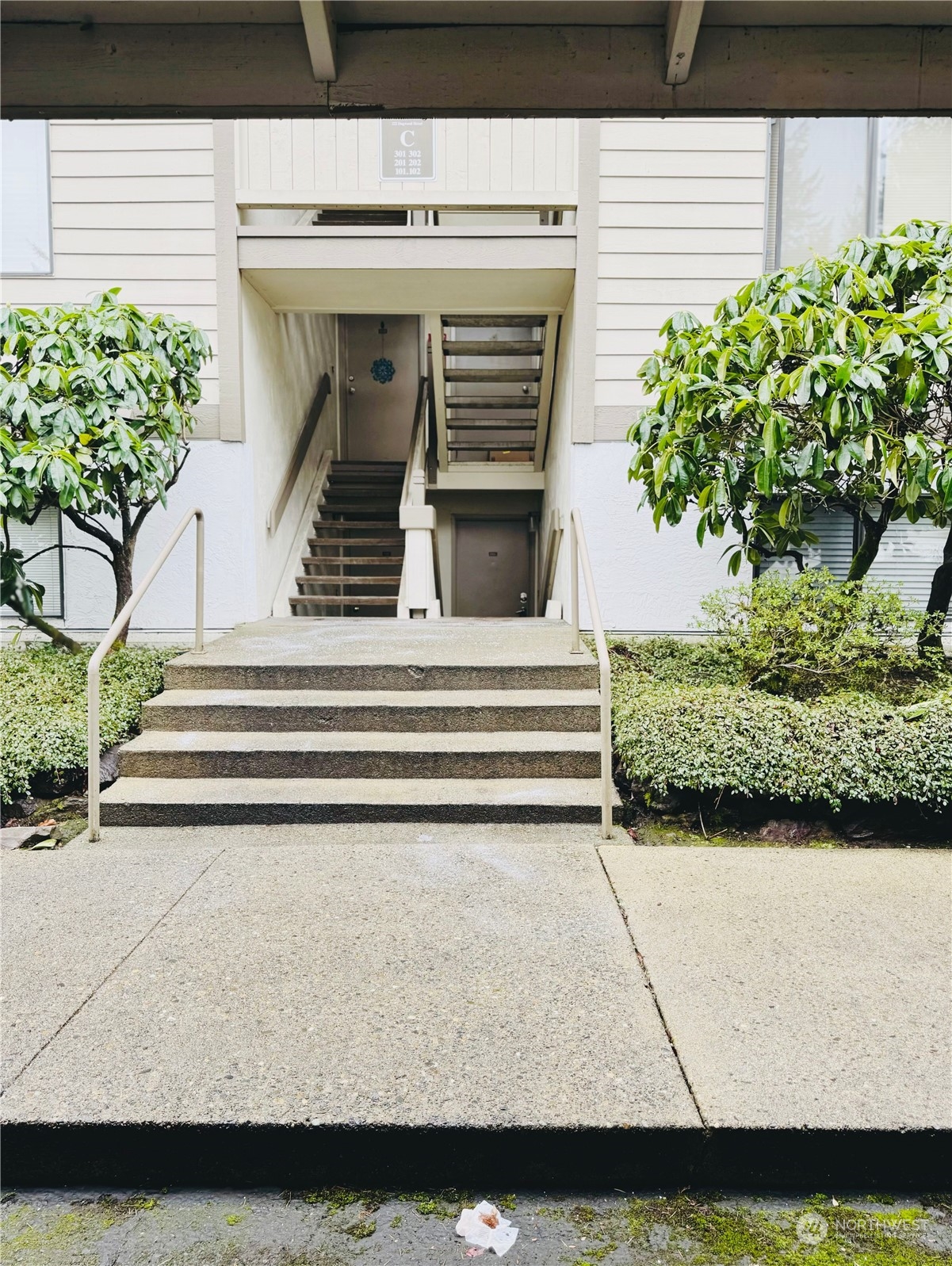 222 Ne Dogwood Street C-102 Property Photo 2