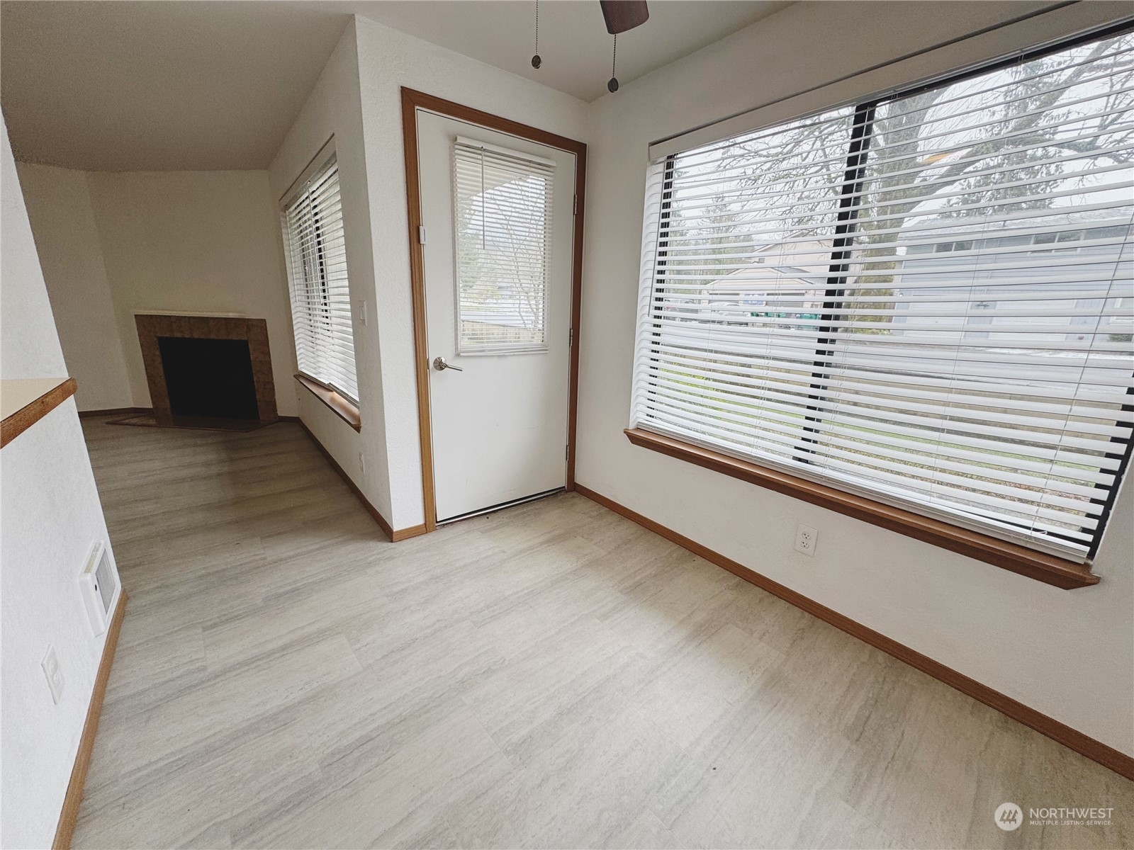 222 Ne Dogwood Street C-102 Property Photo 6