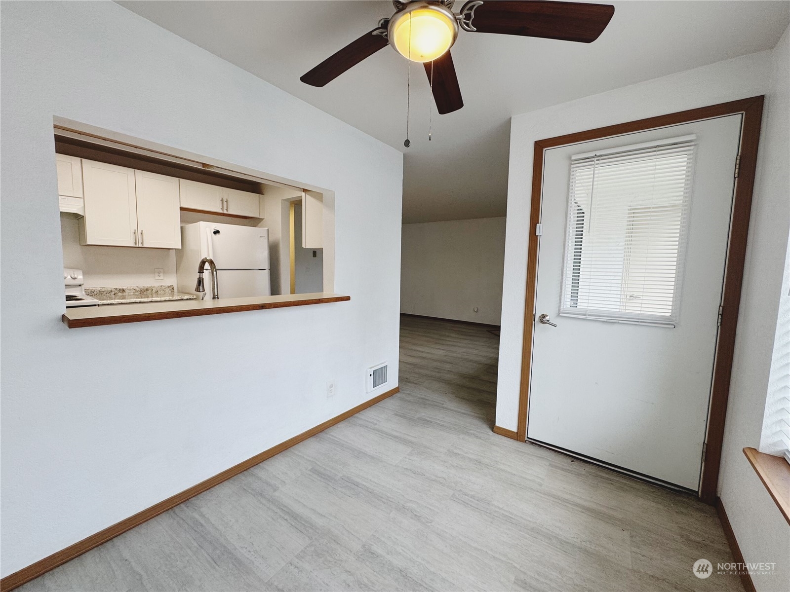 222 Ne Dogwood Street C-102 Property Photo 8