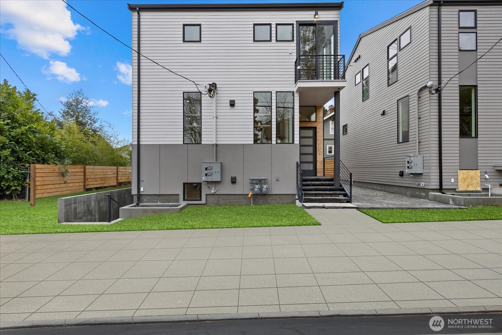 2405 E Fir Street B/adu Property Photo 1