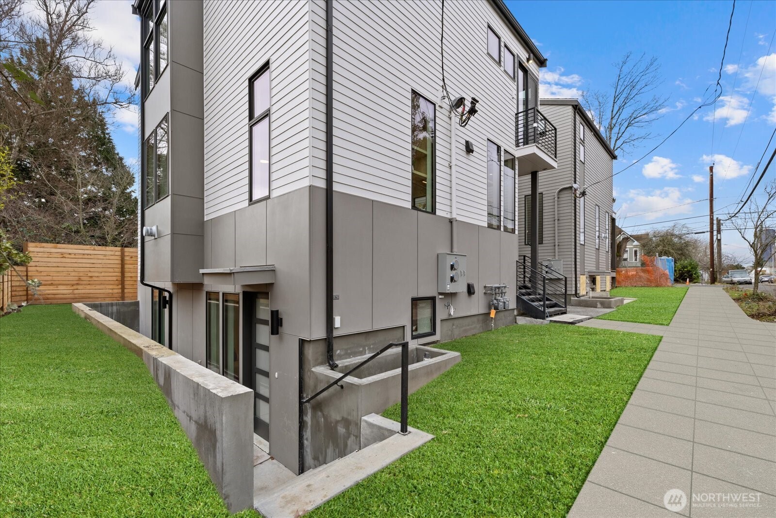 2405 E Fir Street B/adu Property Photo 2