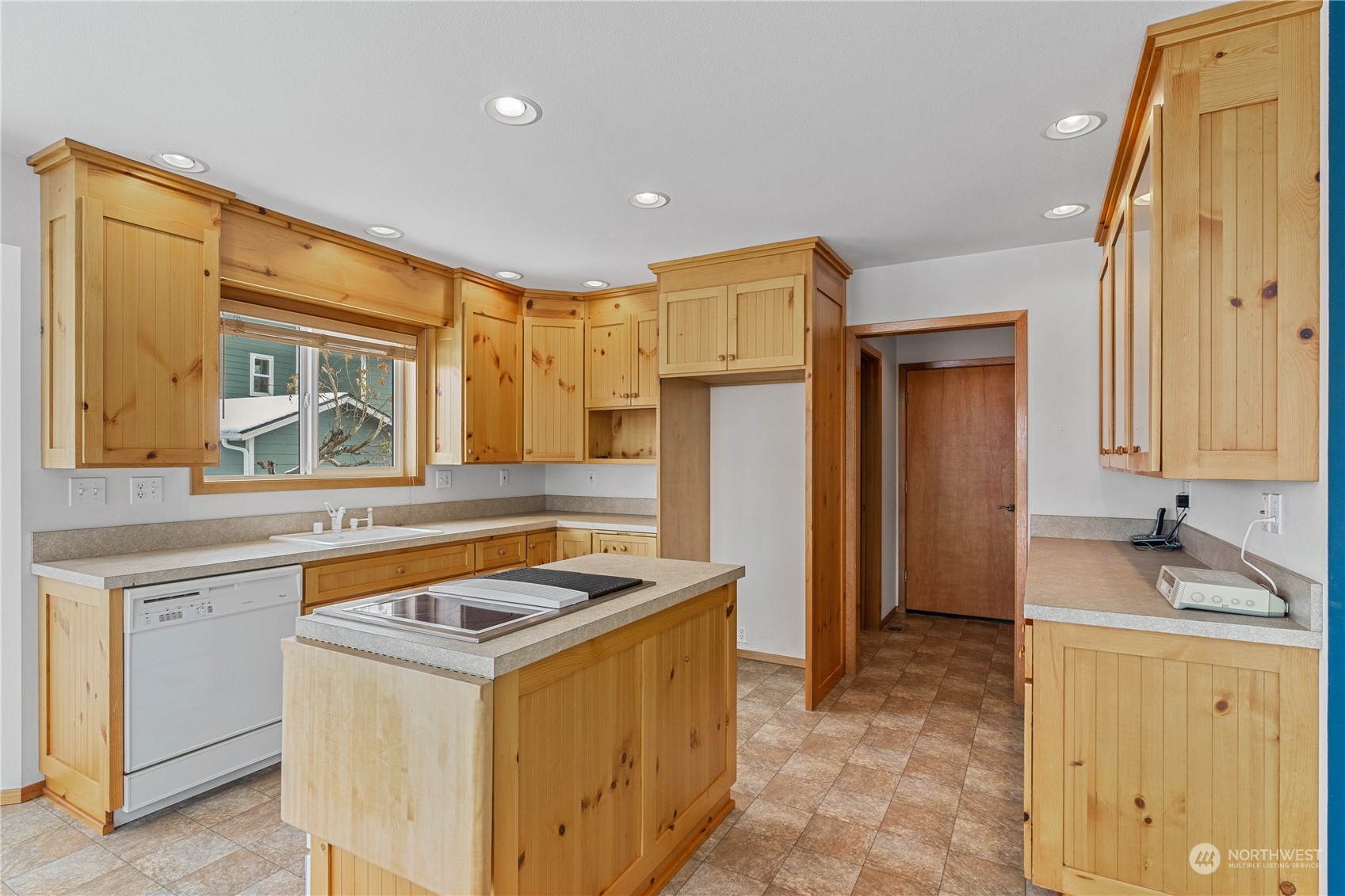 912 Bell Drive Property Photo 15