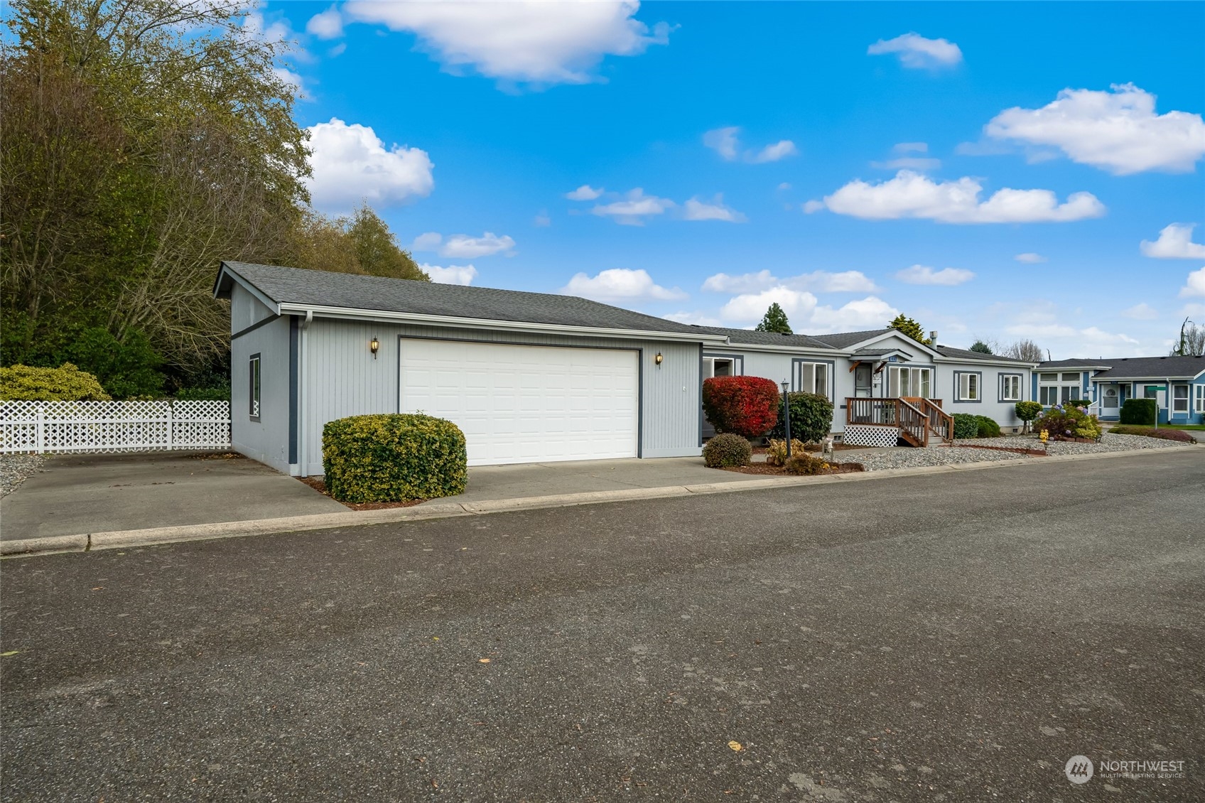 1033 Courtney Lane Property Photo 2