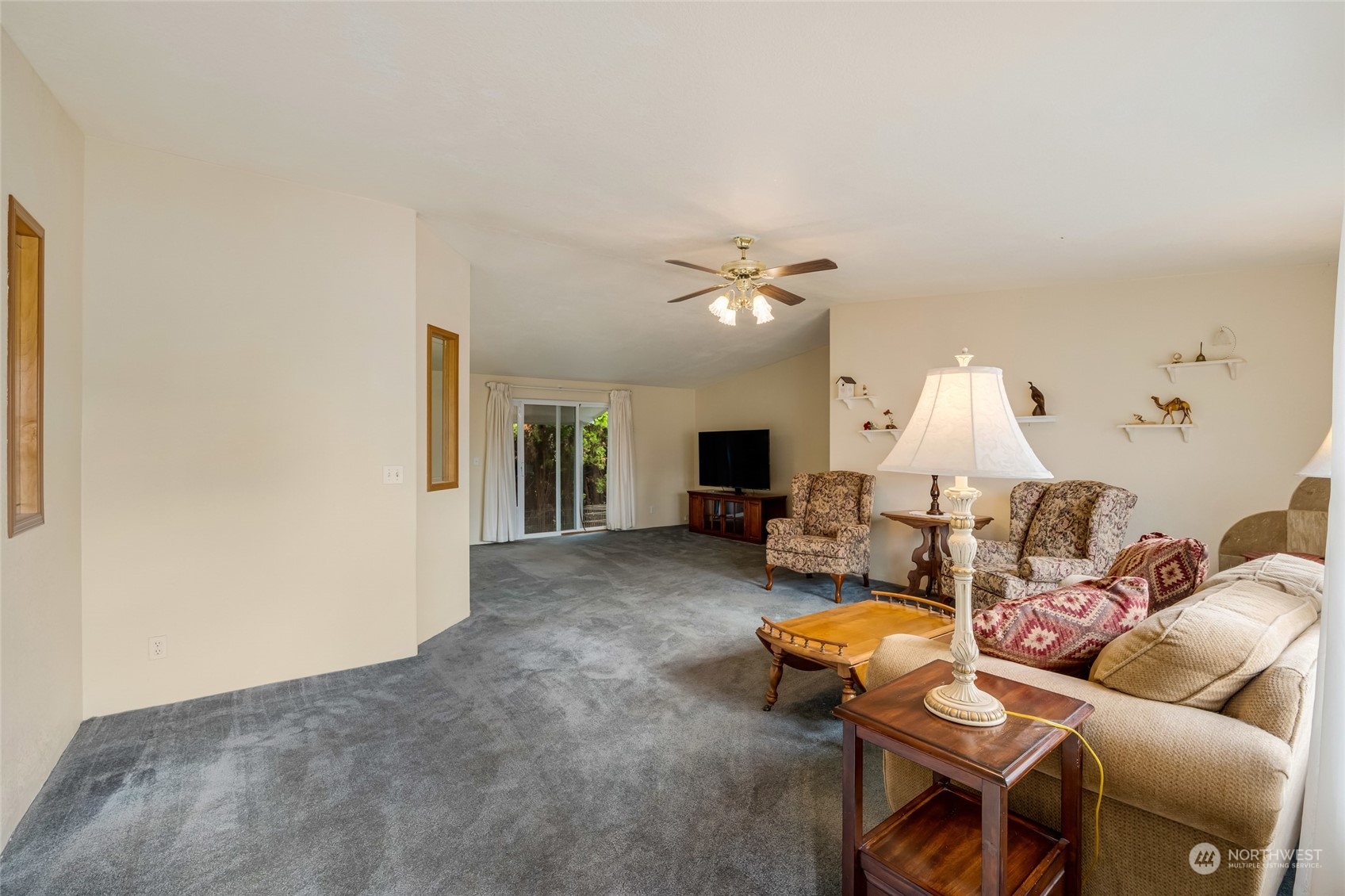1033 Courtney Lane Property Photo 5